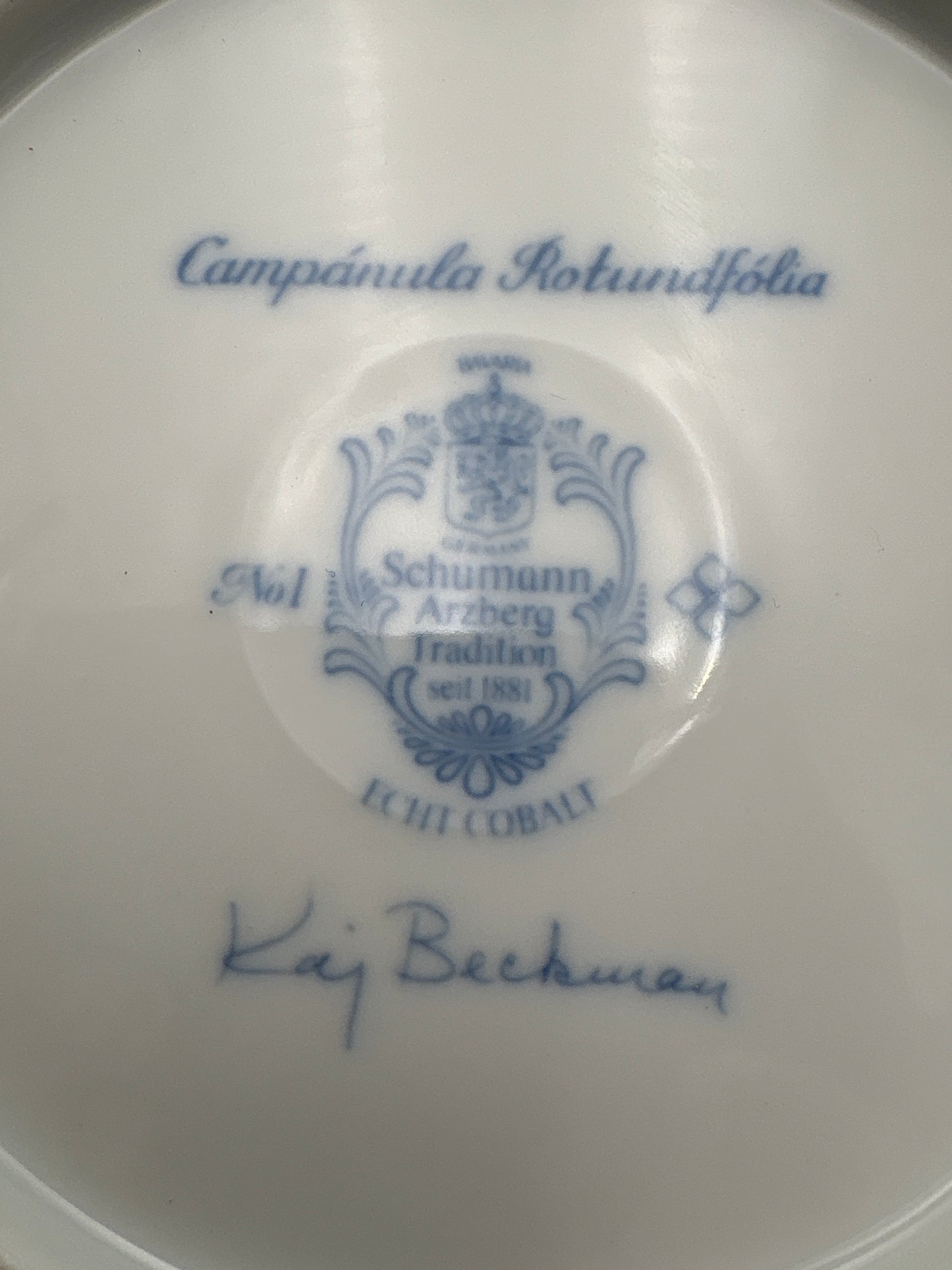 Platte fra Christineholm porcelæn med blå klokkeblomst
