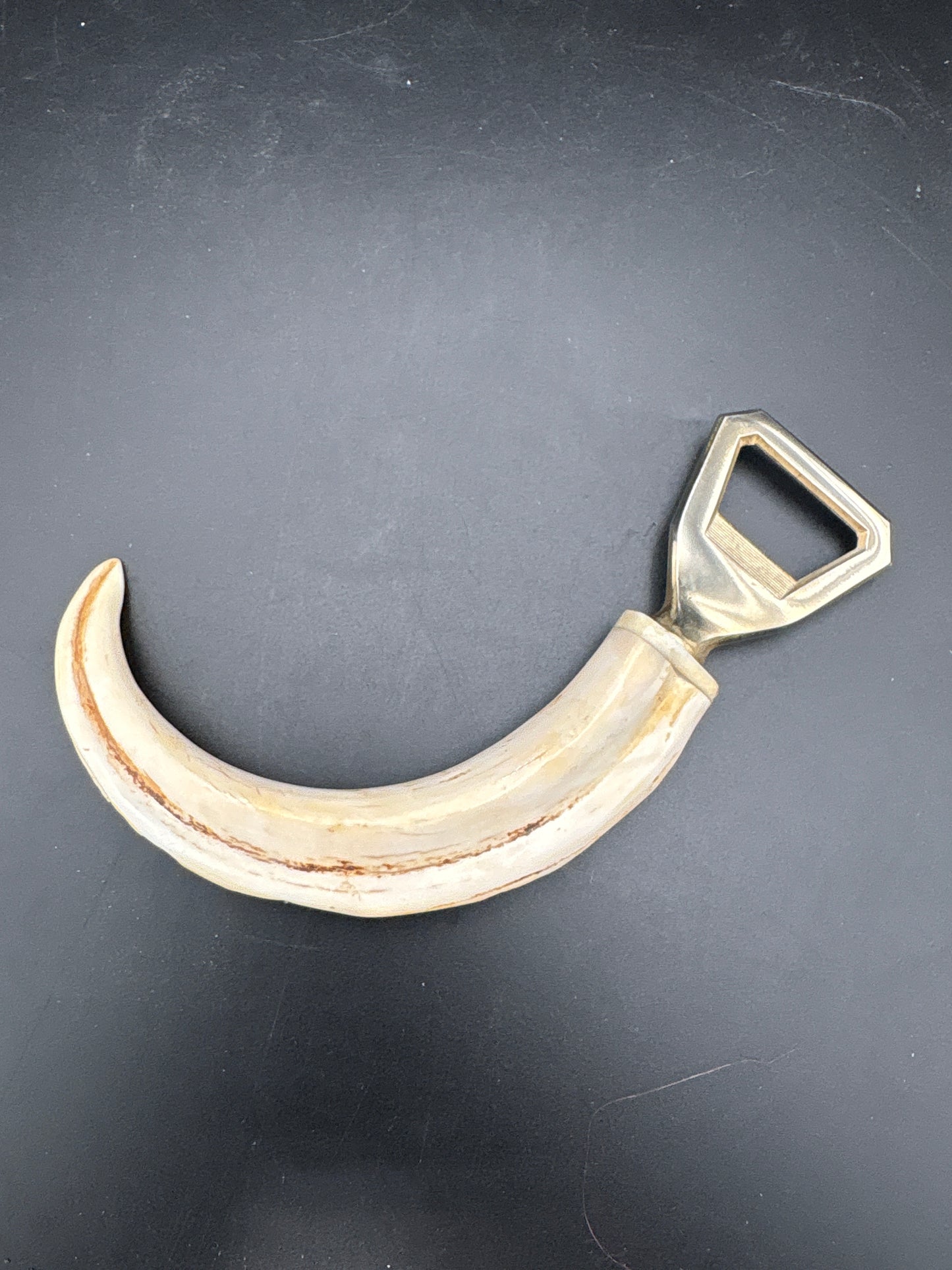 Afrikansk oplukker i messing og Boatusk