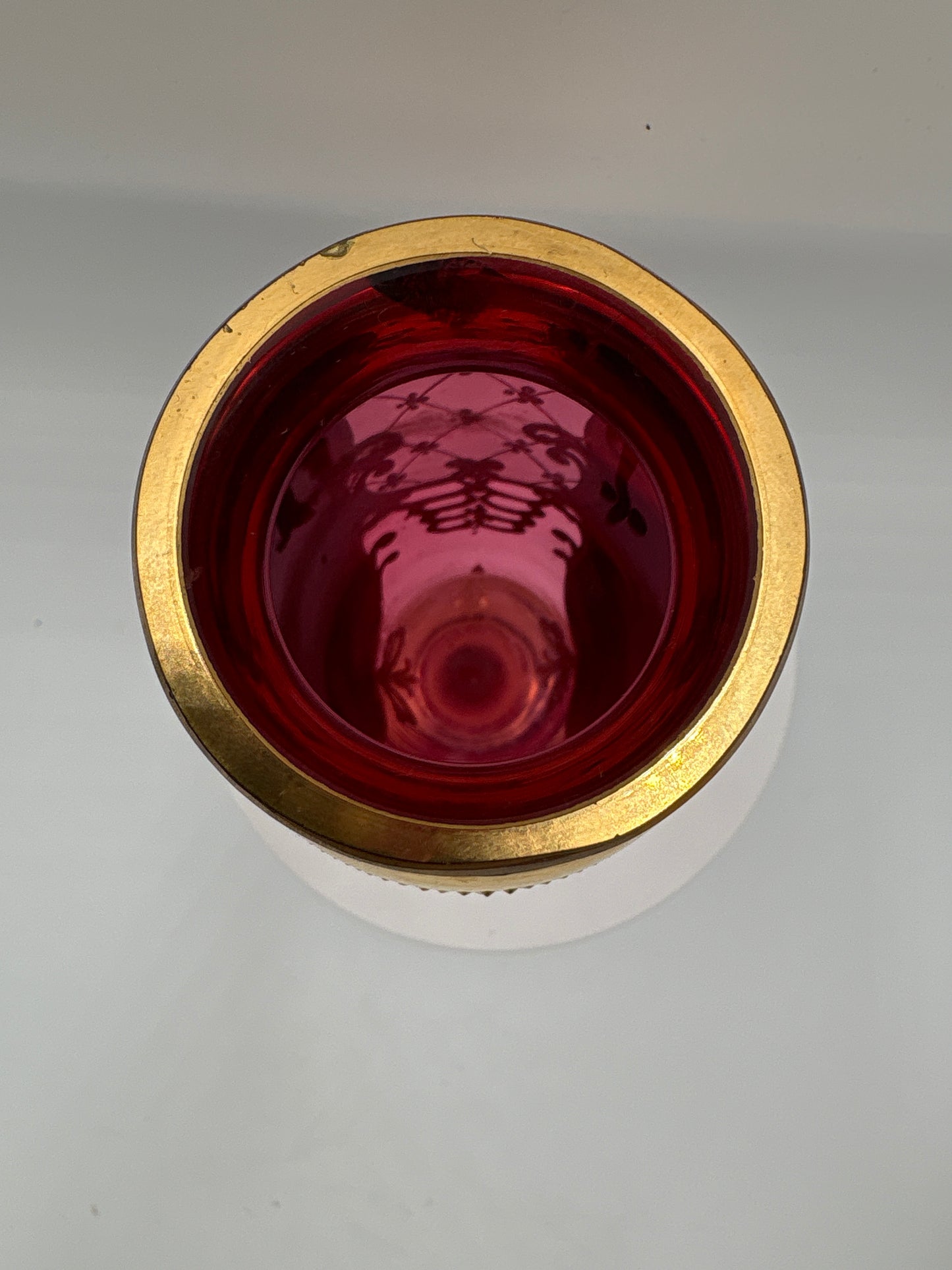 Vintage Bohemia krystal med Guld og Enamel, Vase på fod, rød, 21cm