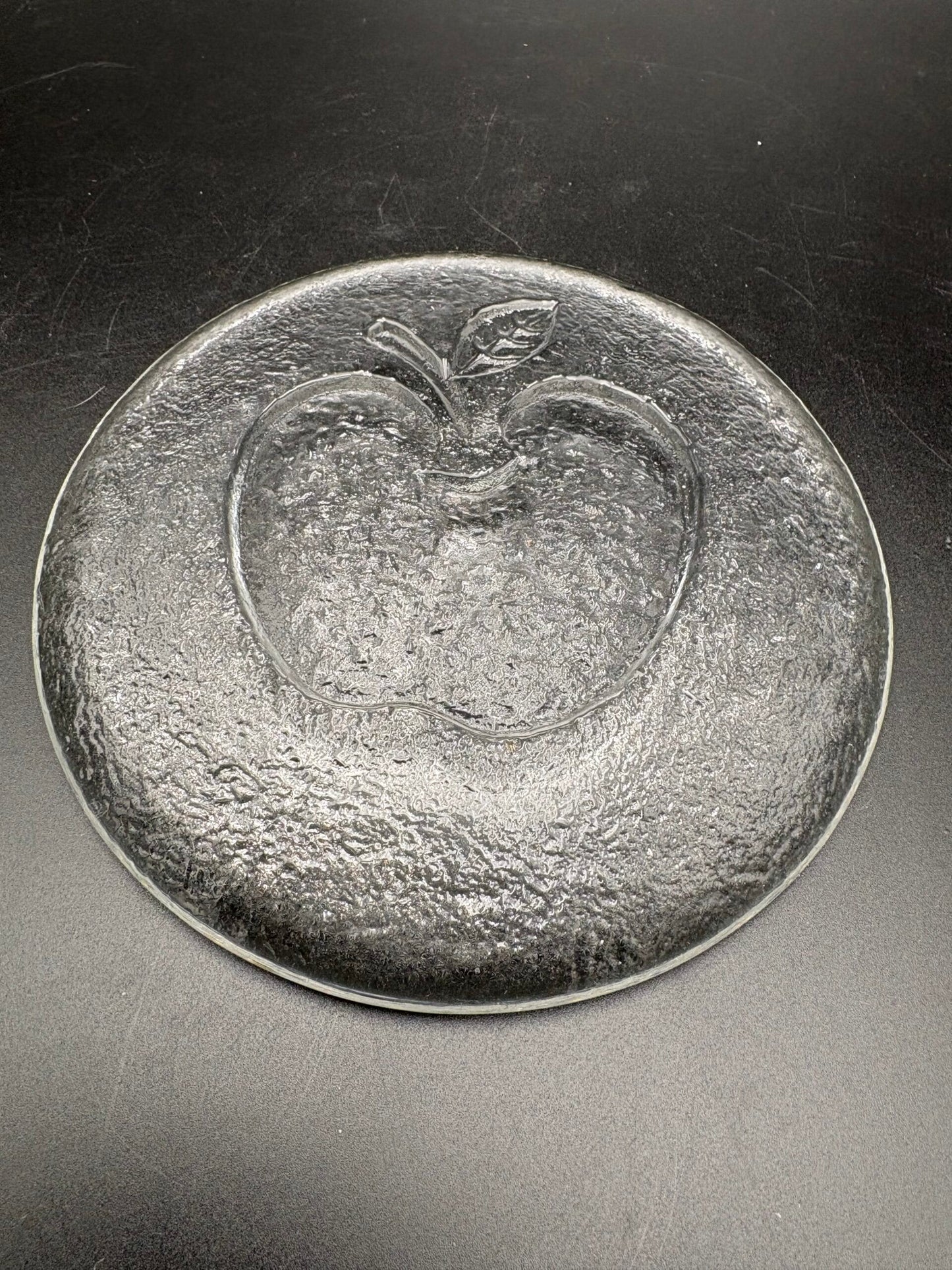 Glas brevpresse med æblemotiv ø16cm