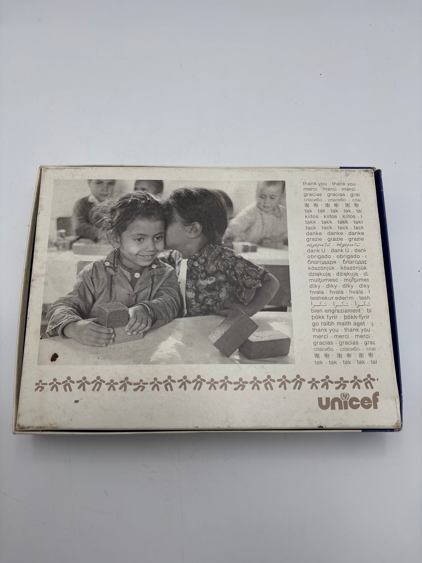 Unicef puzzle, Code 700F, "Festival in Orange"