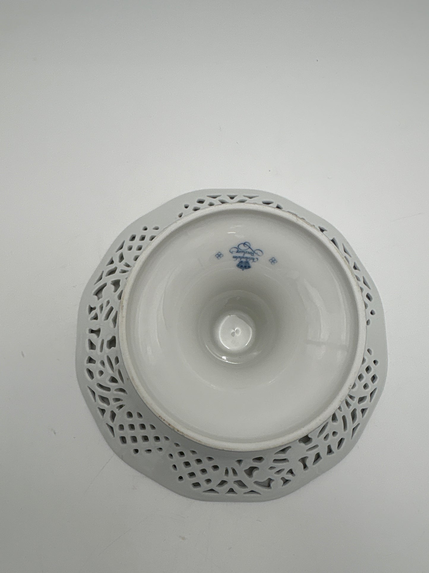 Opsats på fod fra Christineholm porcelæn med blå klokkeblomst