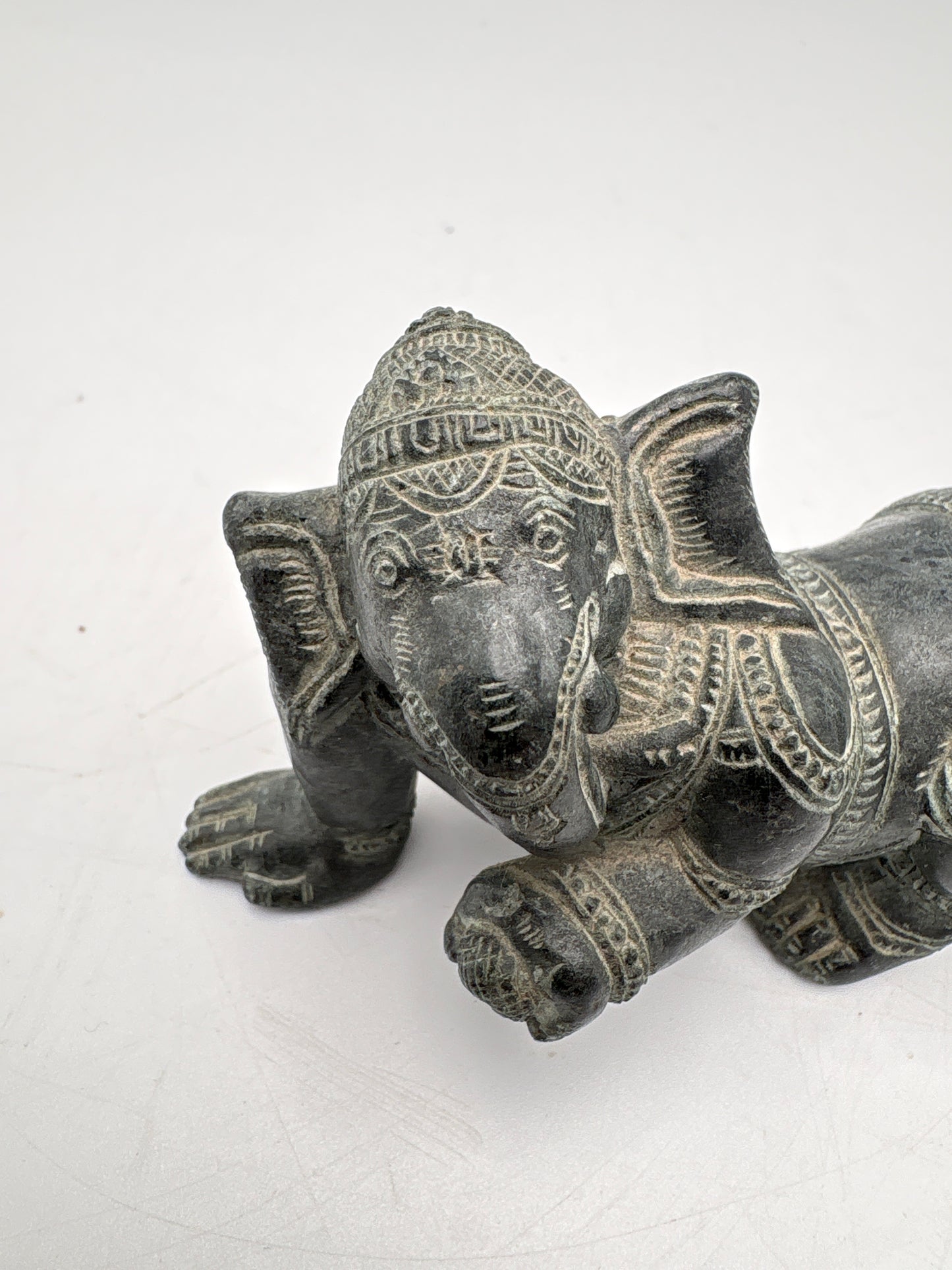 Ganesha figur i fedtsten-Kravlende