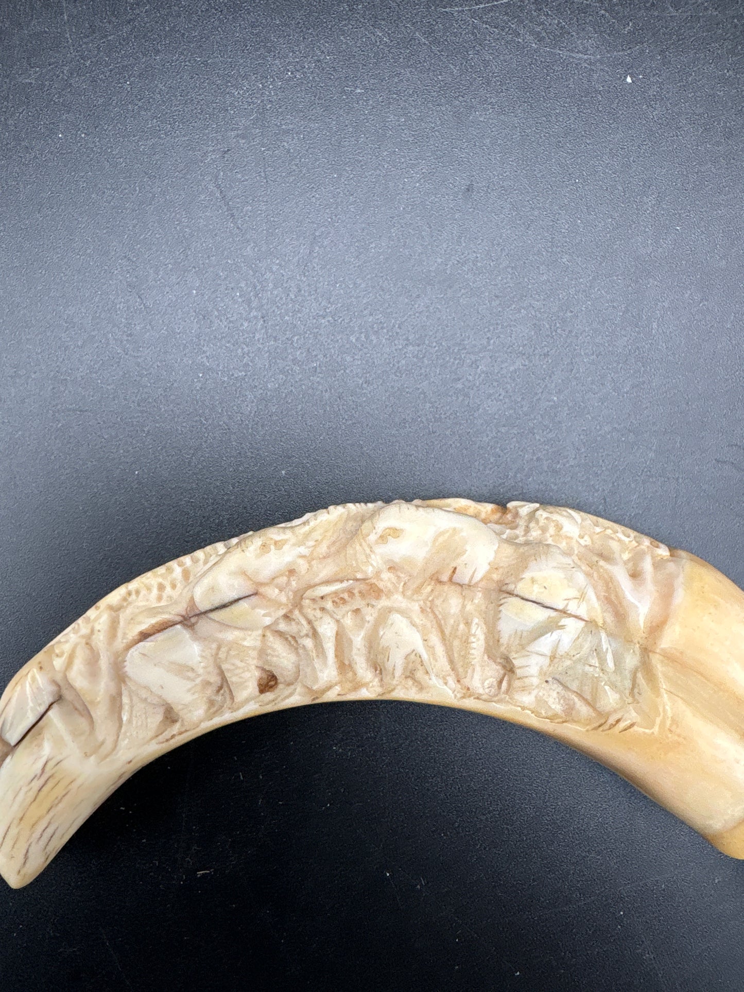 Afrikansk oplukker i messing og Boatusk