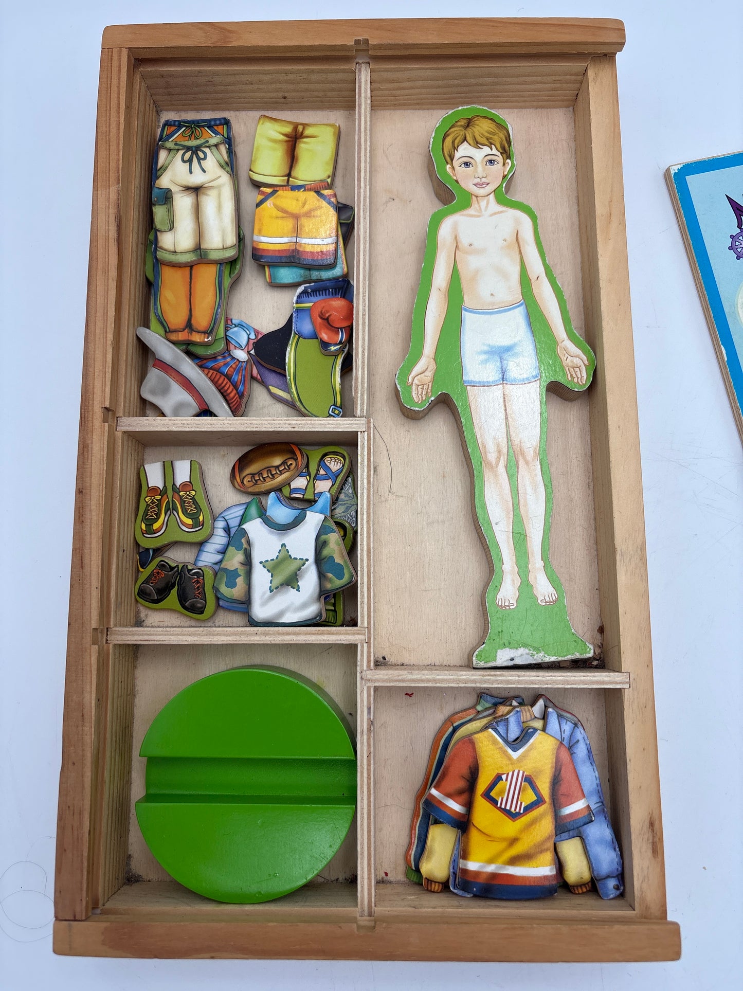 Magnetic boy dressup