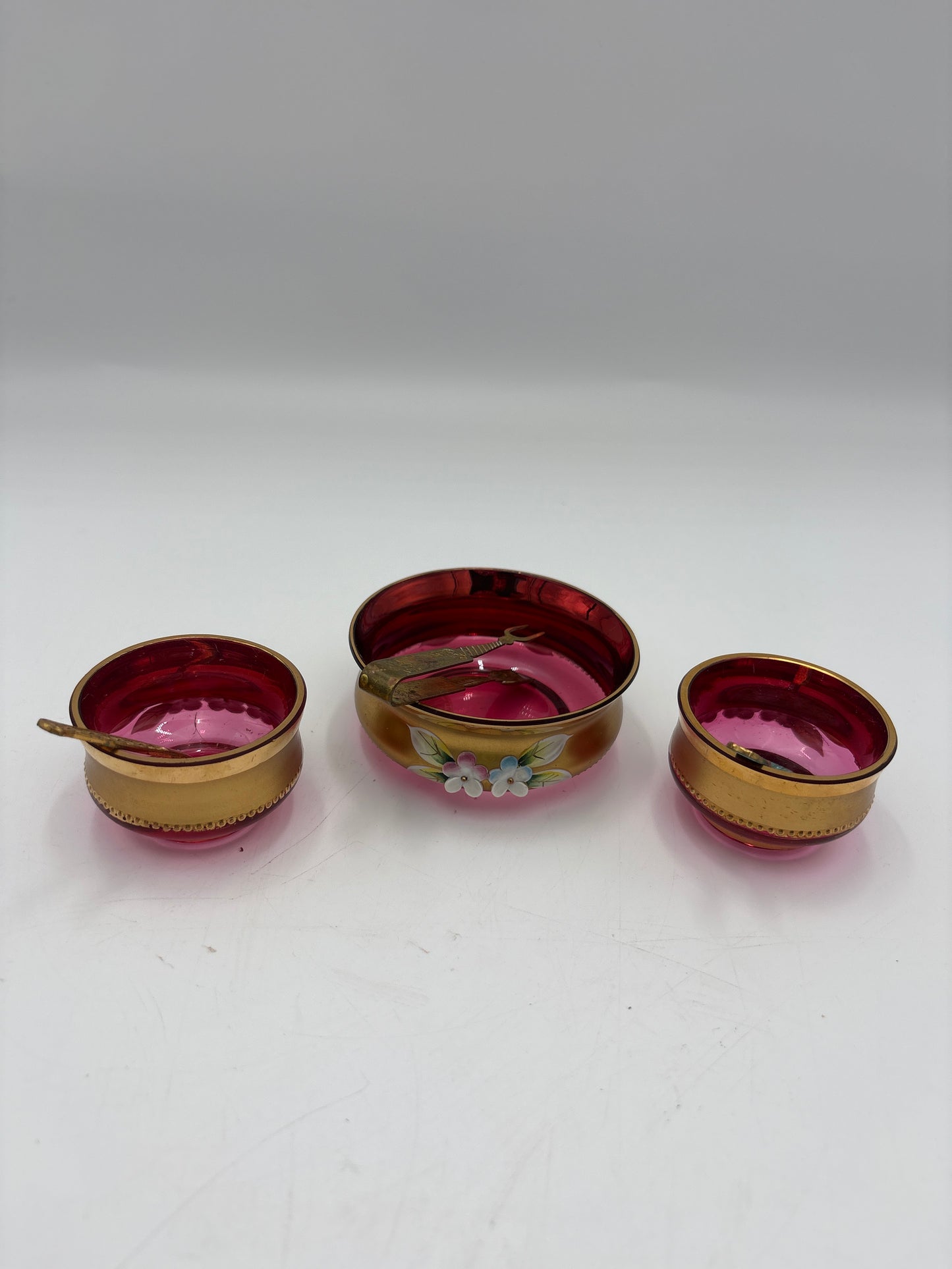Vintage Bohemia krystal med Guld og Enamel, 3 små serveringsskåle, Rød.