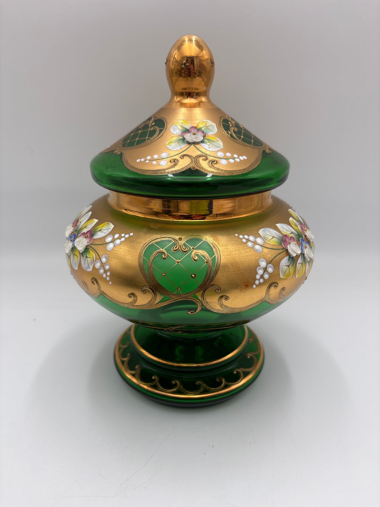Vintage Bohemia krystal med Guld og Enamel, Stor Bonbonniere på fod , grøn, 24cm