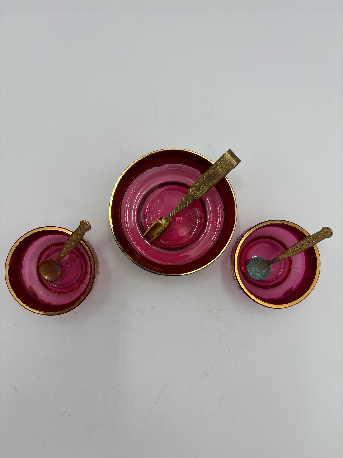 Vintage Bohemia krystal med Guld og Enamel, 3 små serveringsskåle, Rød.
