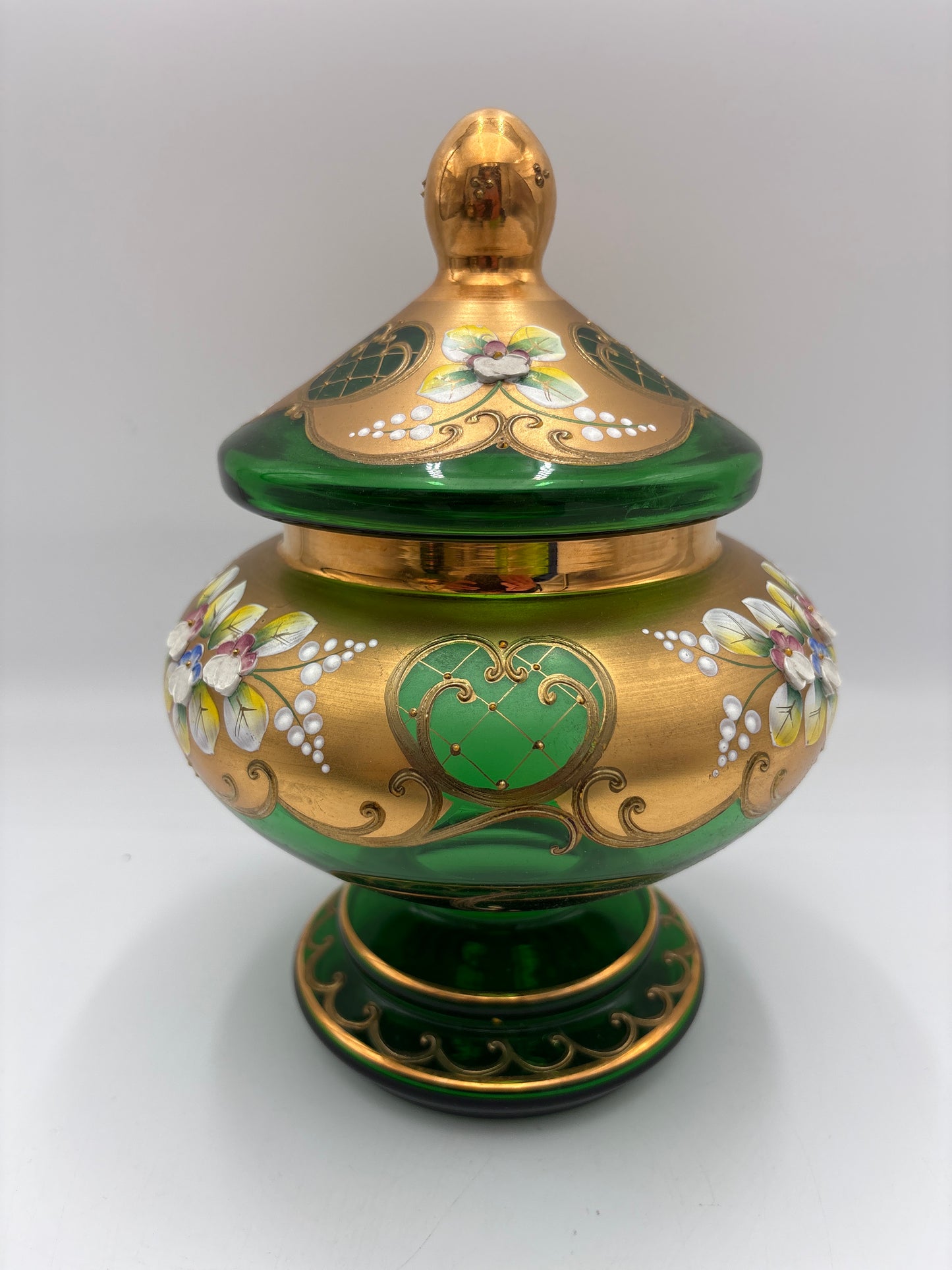 Vintage Bohemia krystal med Guld og Enamel, Stor Bonbonniere på fod , grøn, 24cm