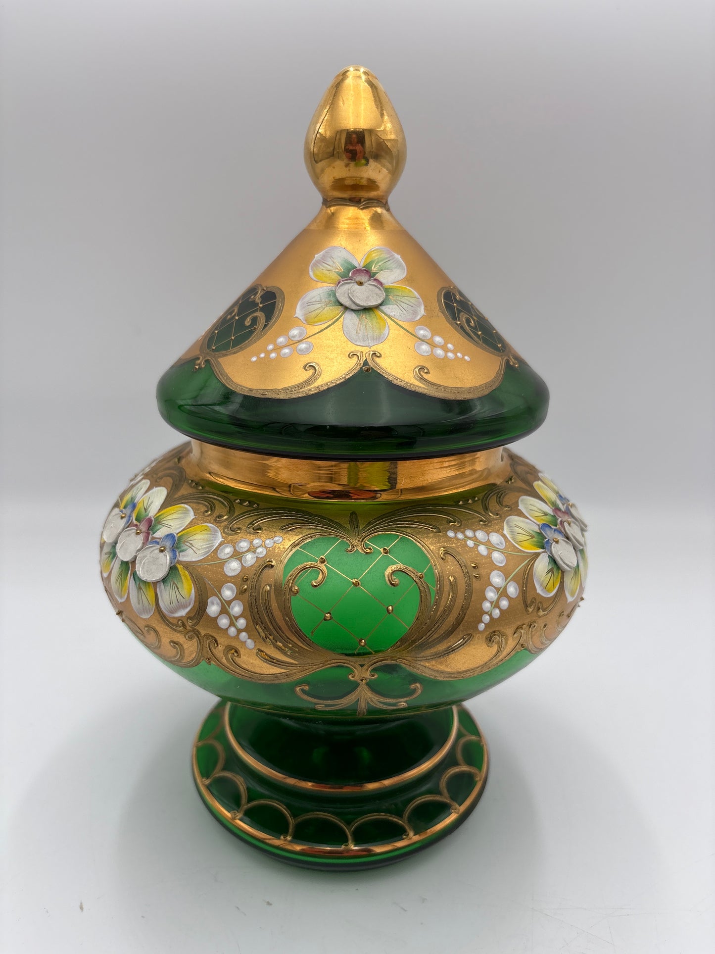 Vintage Bohemia krystal med Guld og Enamel, Stor Bonbonniere på fod , grøn, 27cm