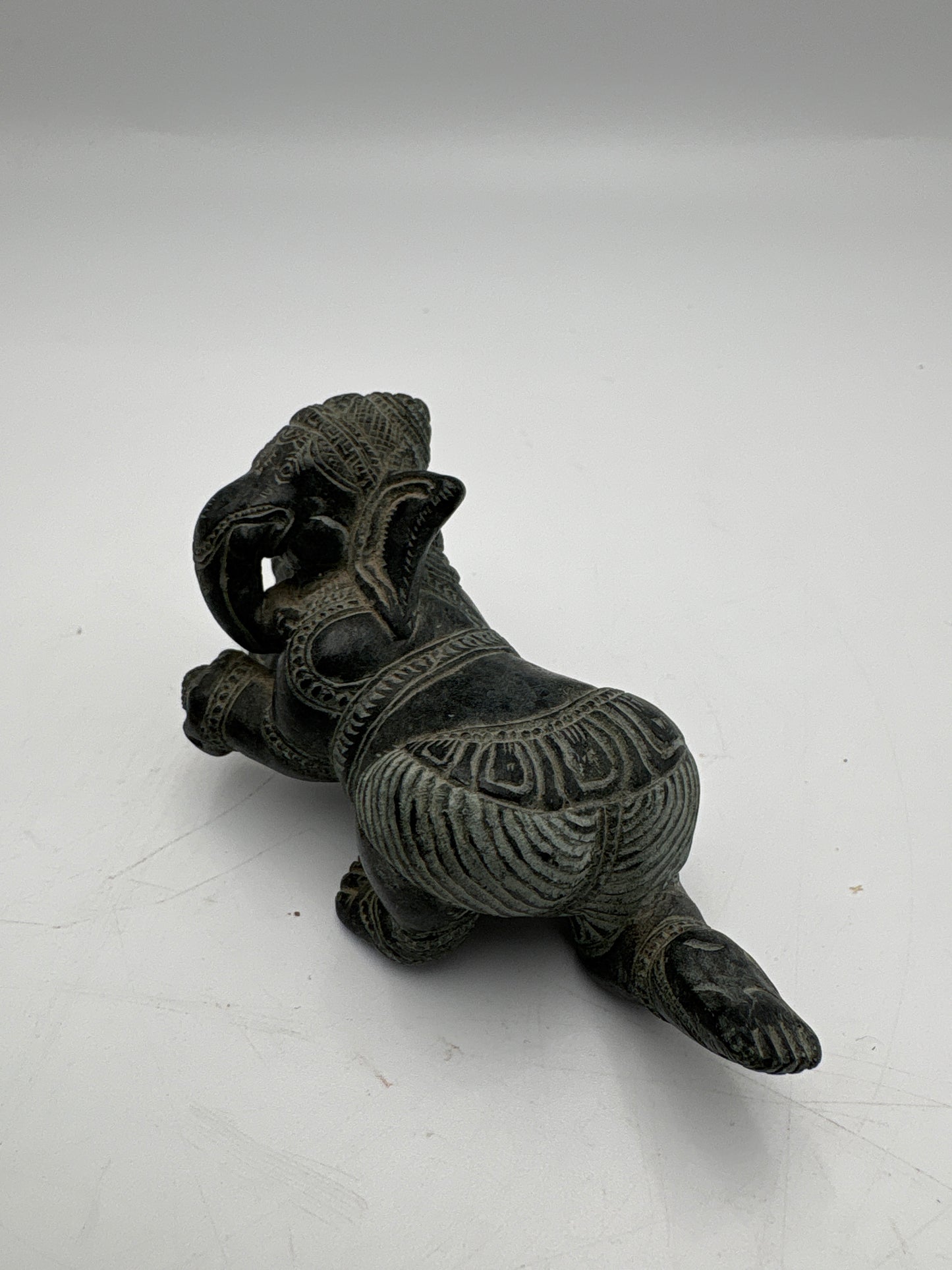 Ganesha figur i fedtsten-Kravlende