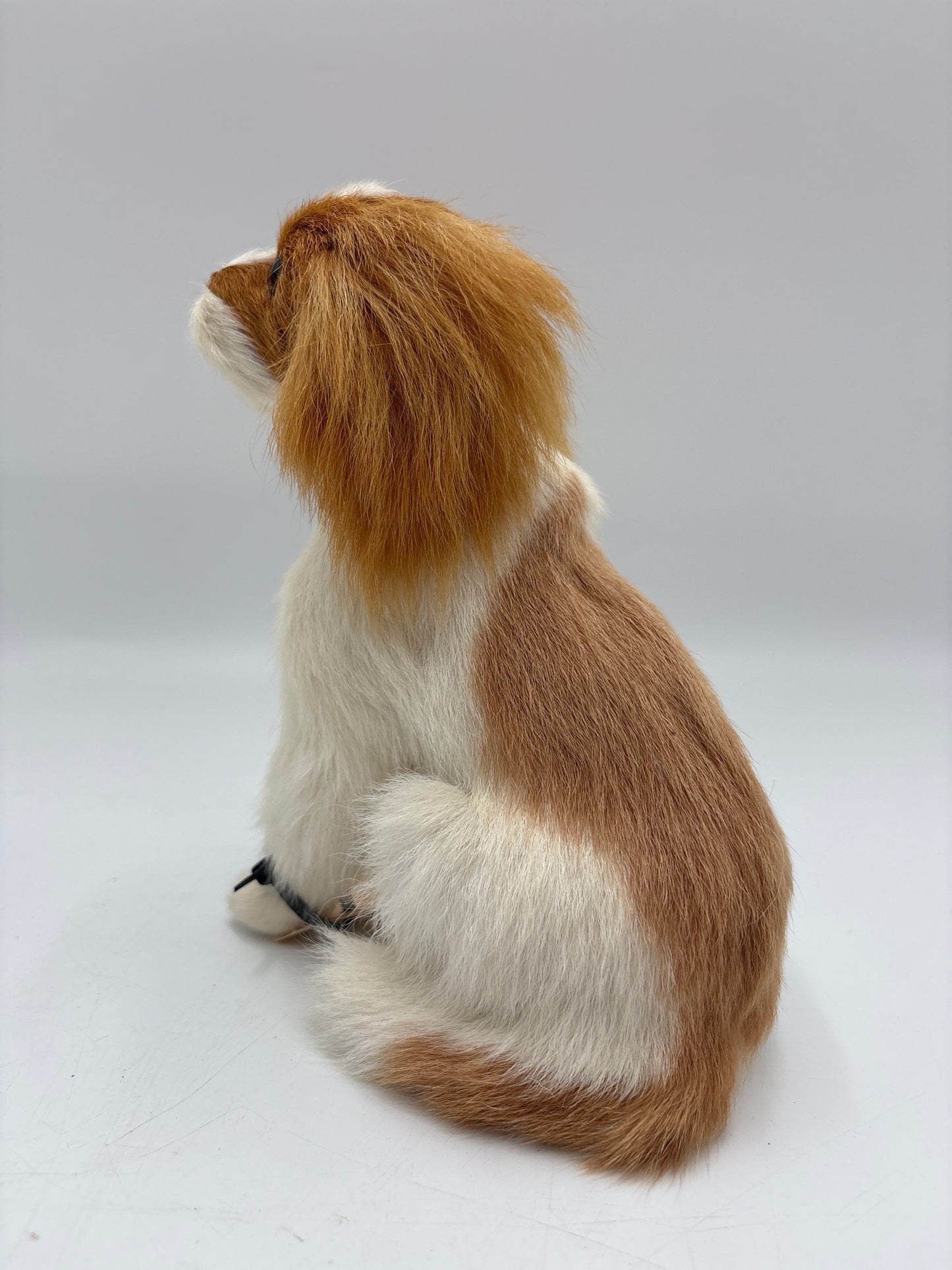 Cavalier King Charles Spaniel figur med "naturtro" pels.