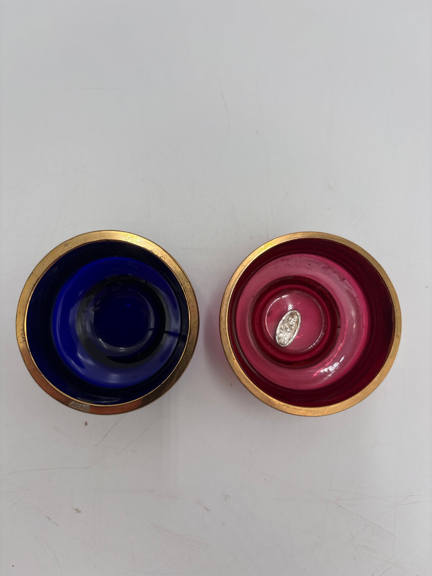 Vintage Bohemia krystal med Guld og Enamel, 2 små fyrfadsstager, Rød og blå, ø6cm
