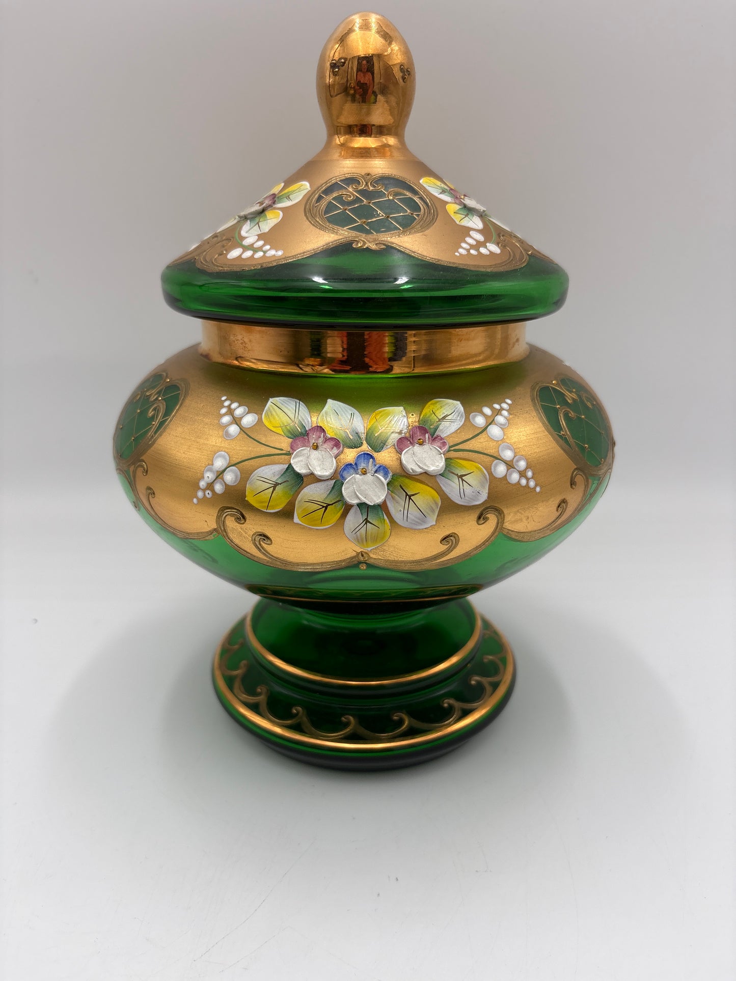 Vintage Bohemia krystal med Guld og Enamel, Stor Bonbonniere på fod , grøn, 24cm