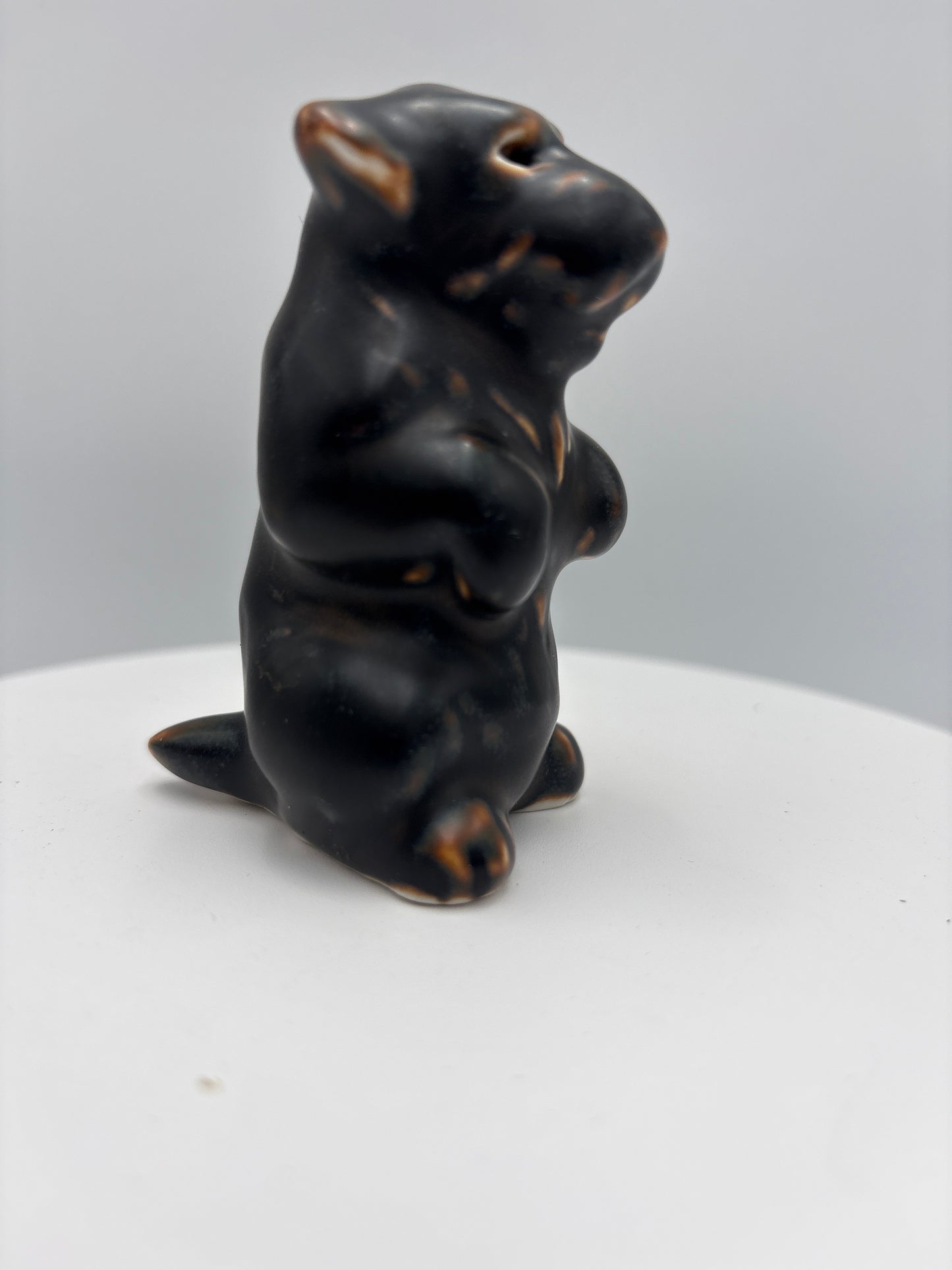 Royal Copenhagen-Jeanne Grut-Hund siddende på bagben