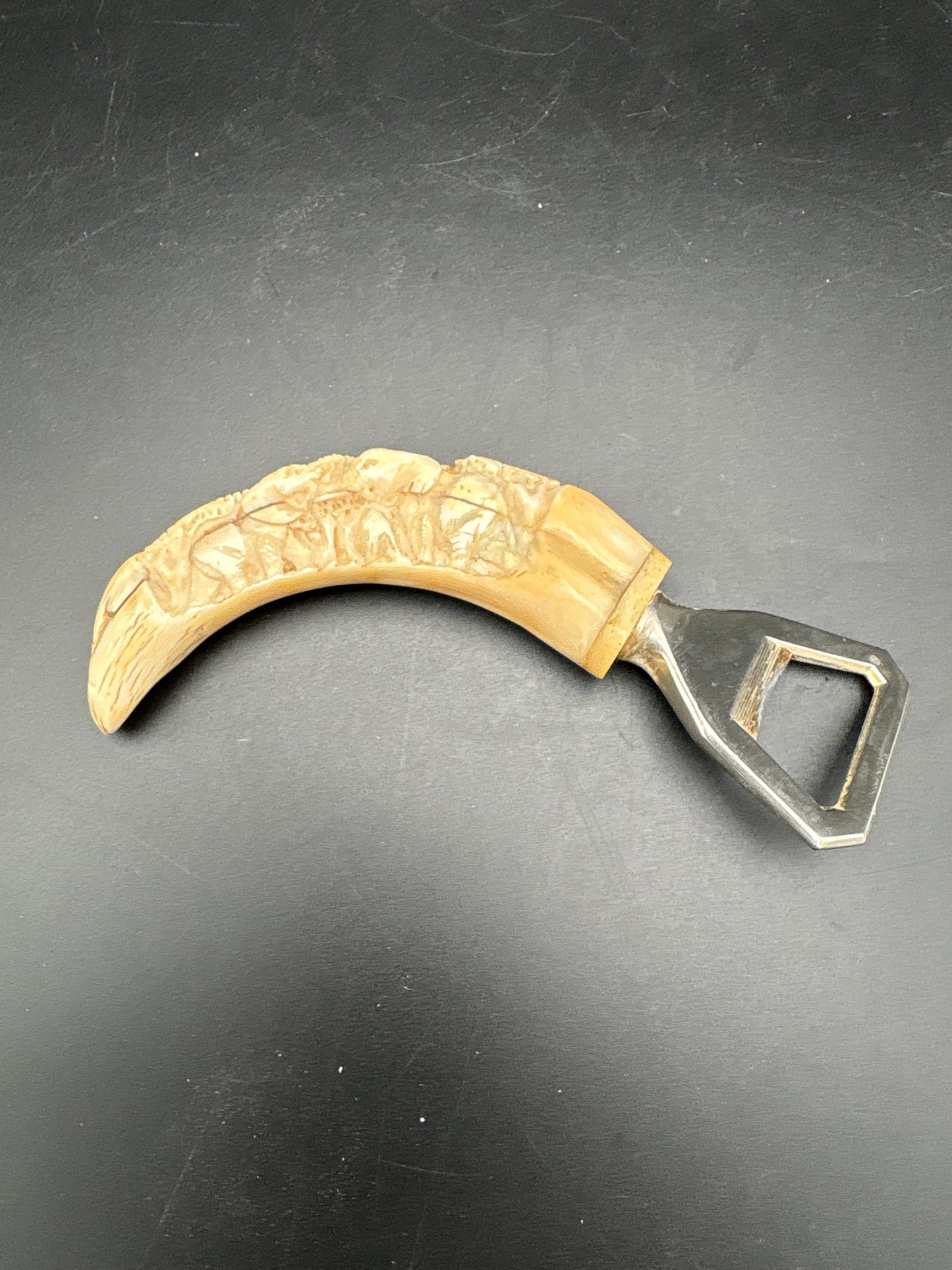 Afrikansk oplukker i messing og Boatusk