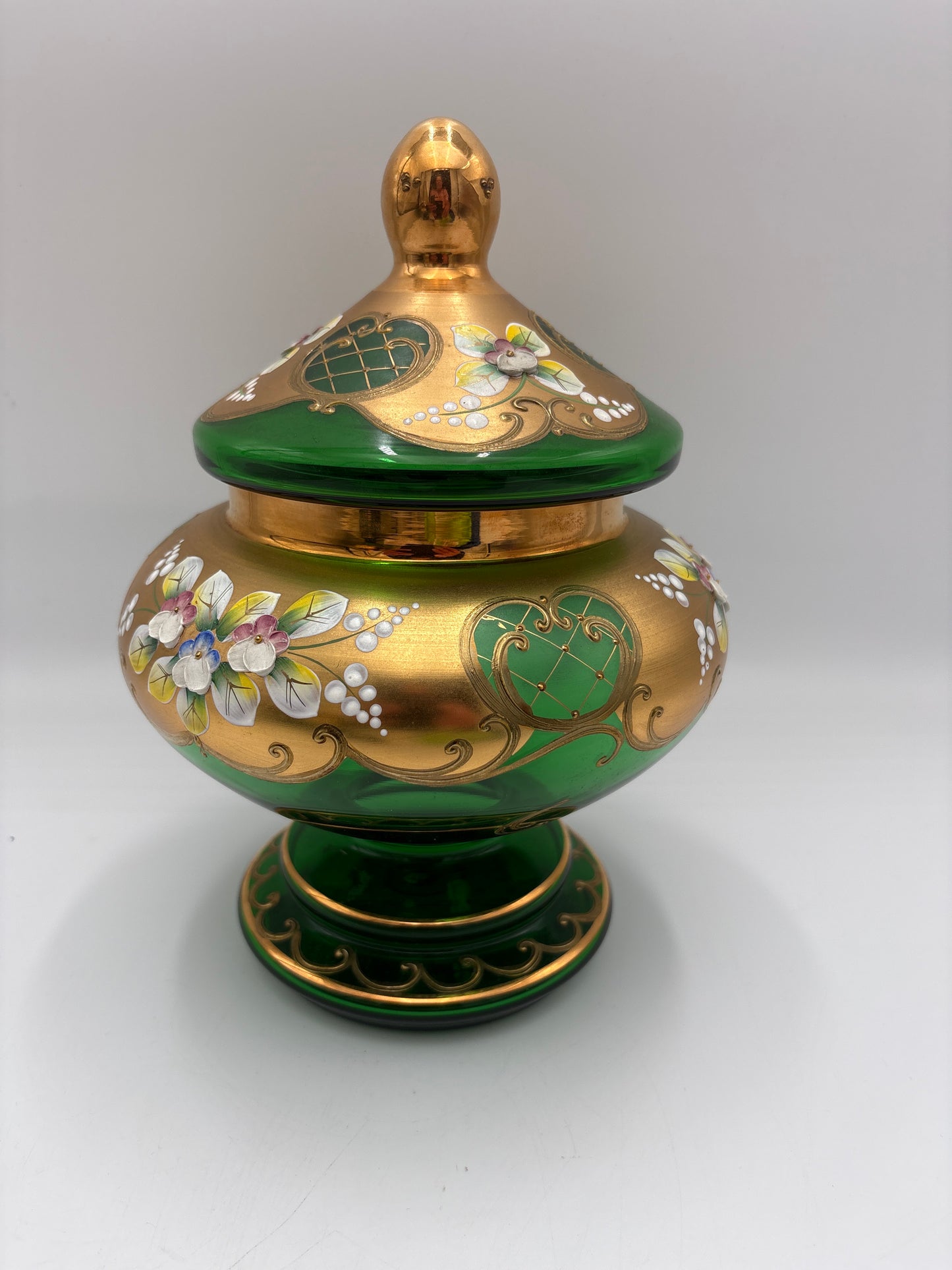 Vintage Bohemia krystal med Guld og Enamel, Stor Bonbonniere på fod , grøn, 24cm