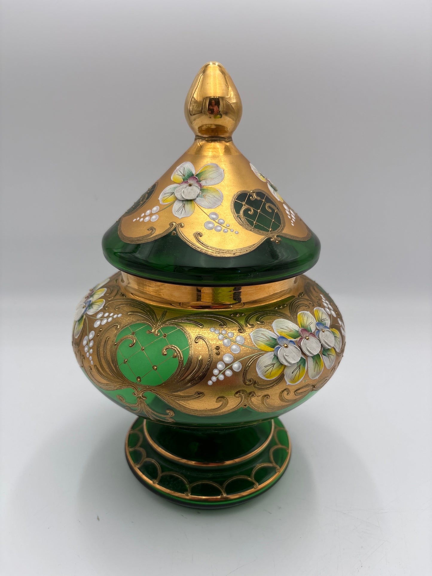 Vintage Bohemia krystal med Guld og Enamel, Stor Bonbonniere på fod , grøn, 27cm