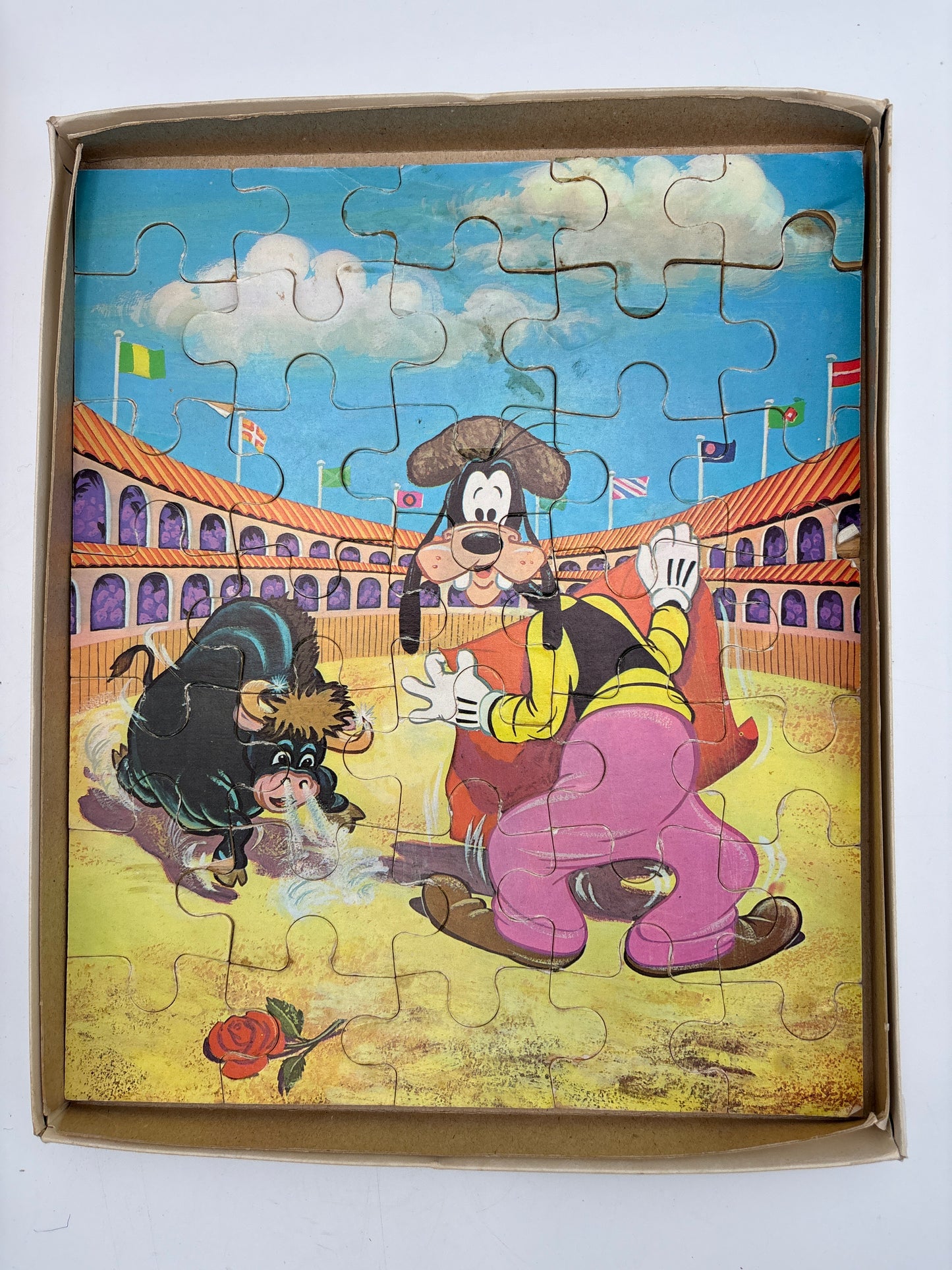 Vintage Disney Wooden jigsaw, Fedtmule som tyrefægter