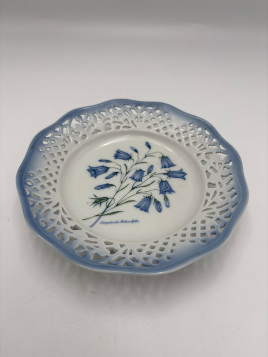 Platte fra Christineholm porcelæn med blå klokkeblomst