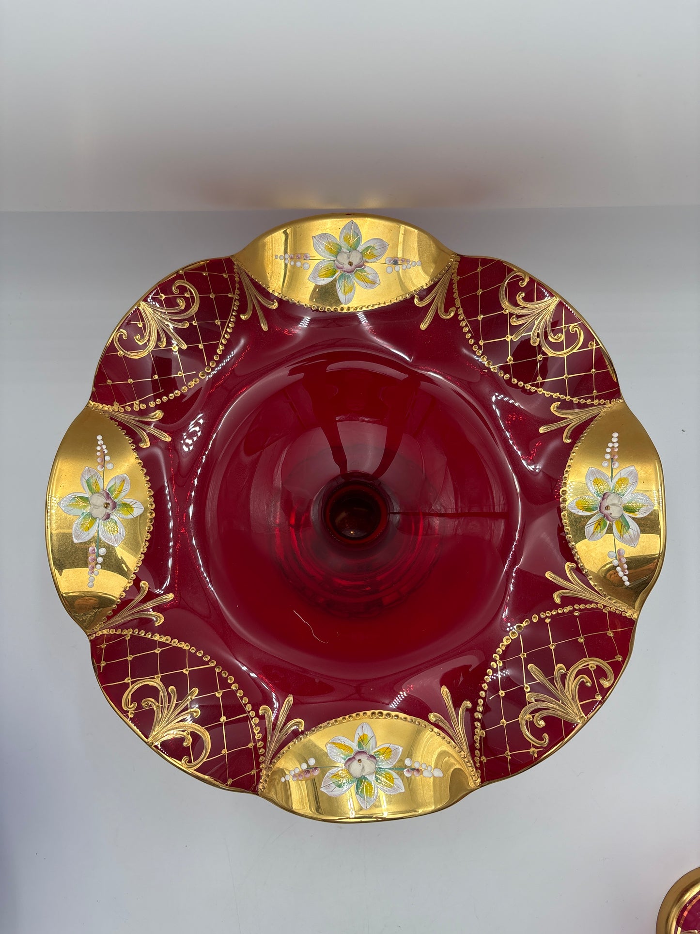 Vintage Bohemia krystal med Guld og Enamel, Opsats på fod, Rød, 19cm