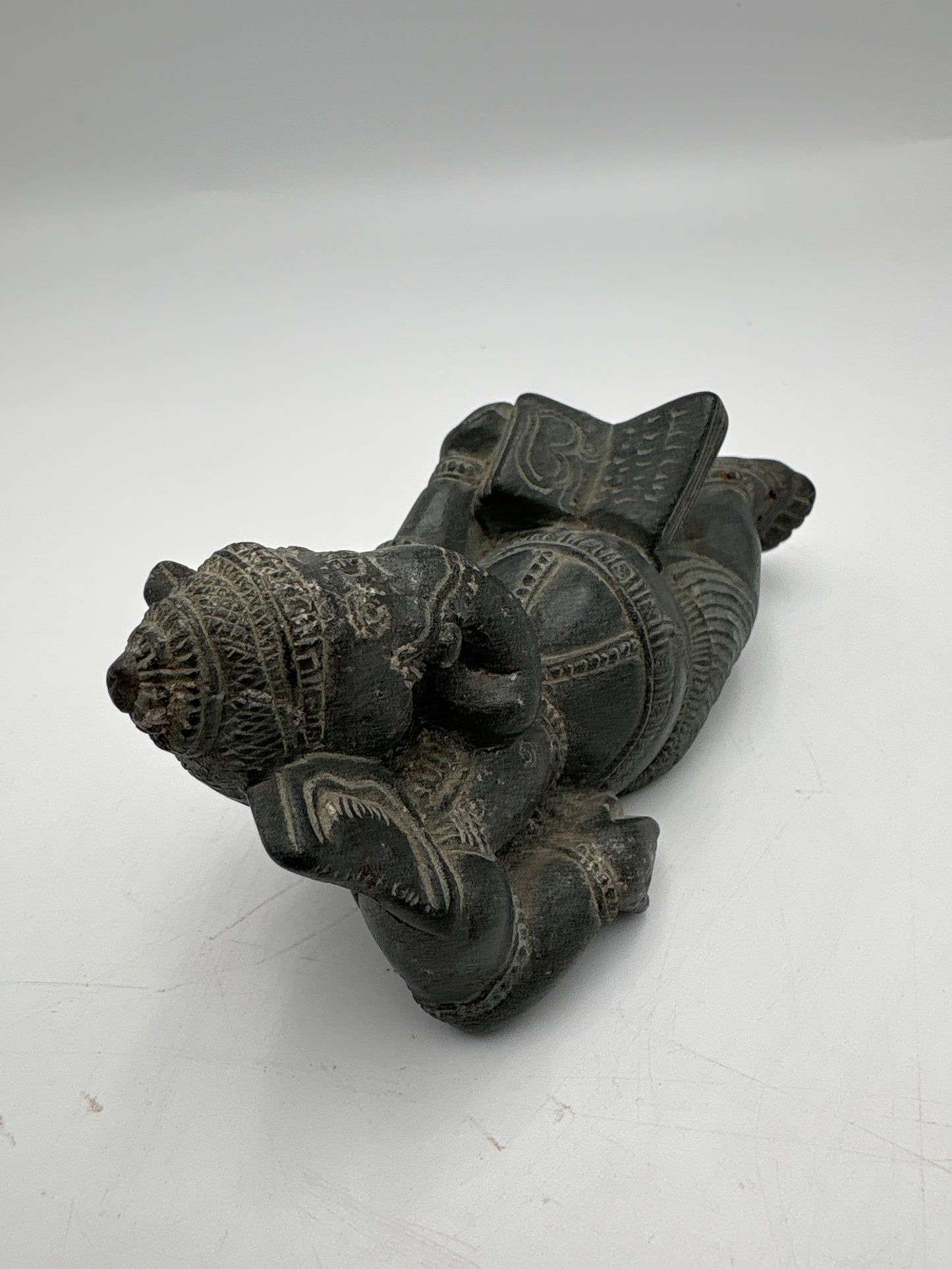 Ganesha figur i fedtsten-Liggende