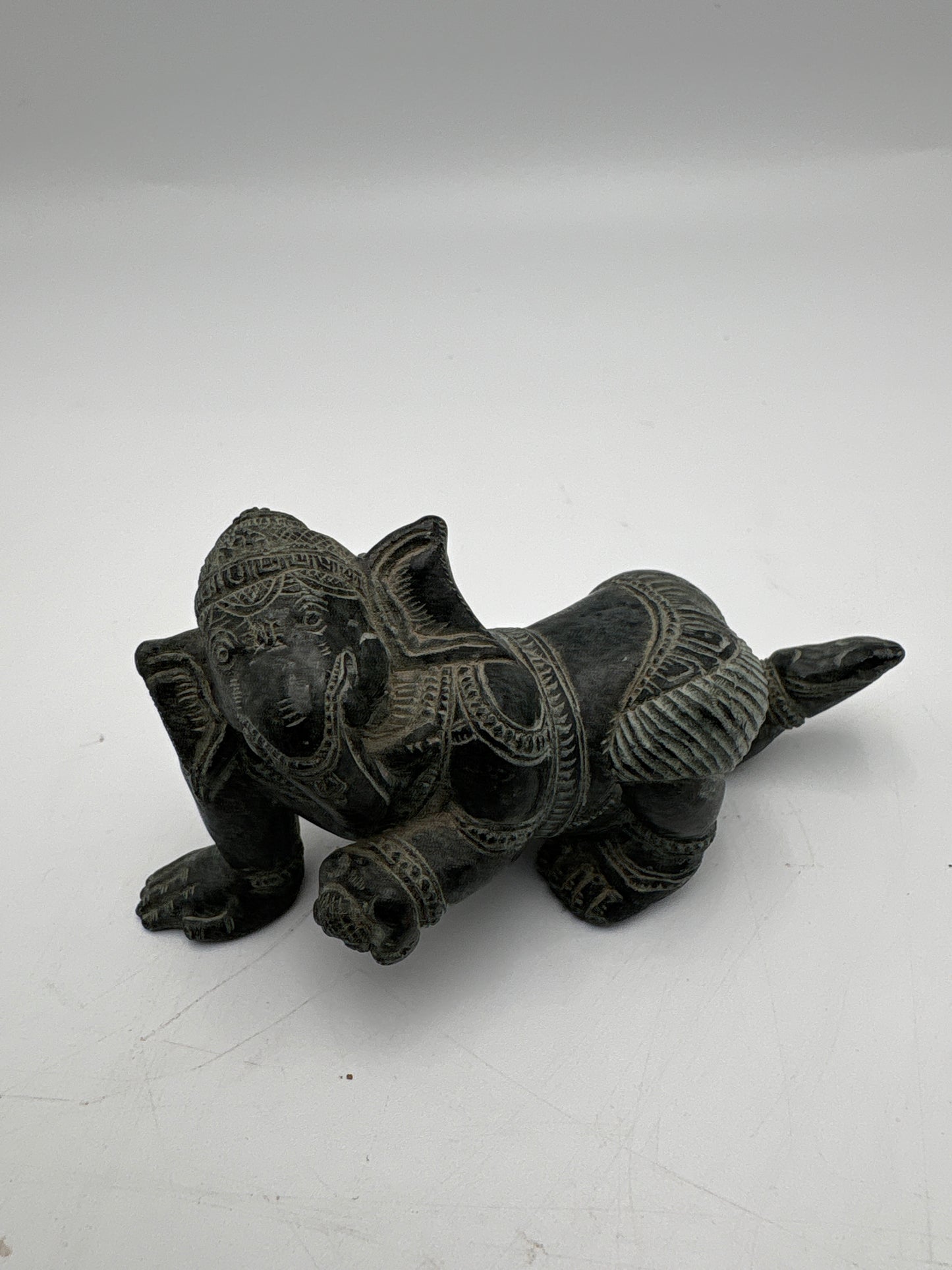 Ganesha figur i fedtsten-Kravlende