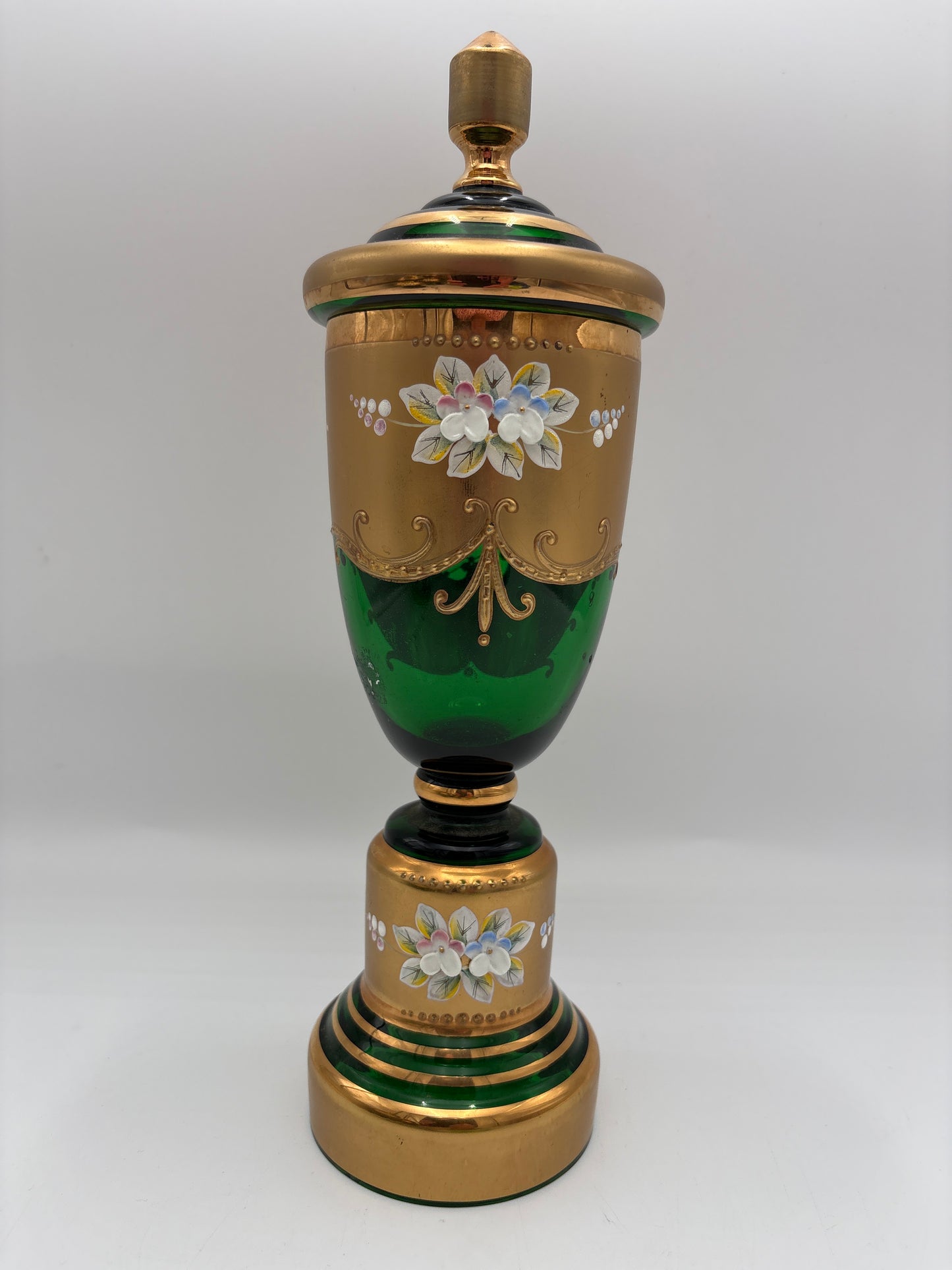 Vintage Bohemia krystal med Guld og Enamel,  Pokal med låg , grøn, 30cm