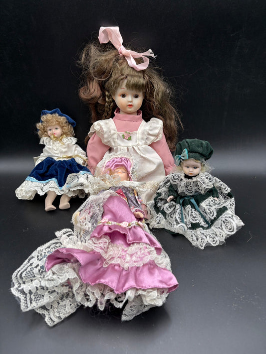 Vintage dukker(F)- 4 mindre porcelænsdukker.