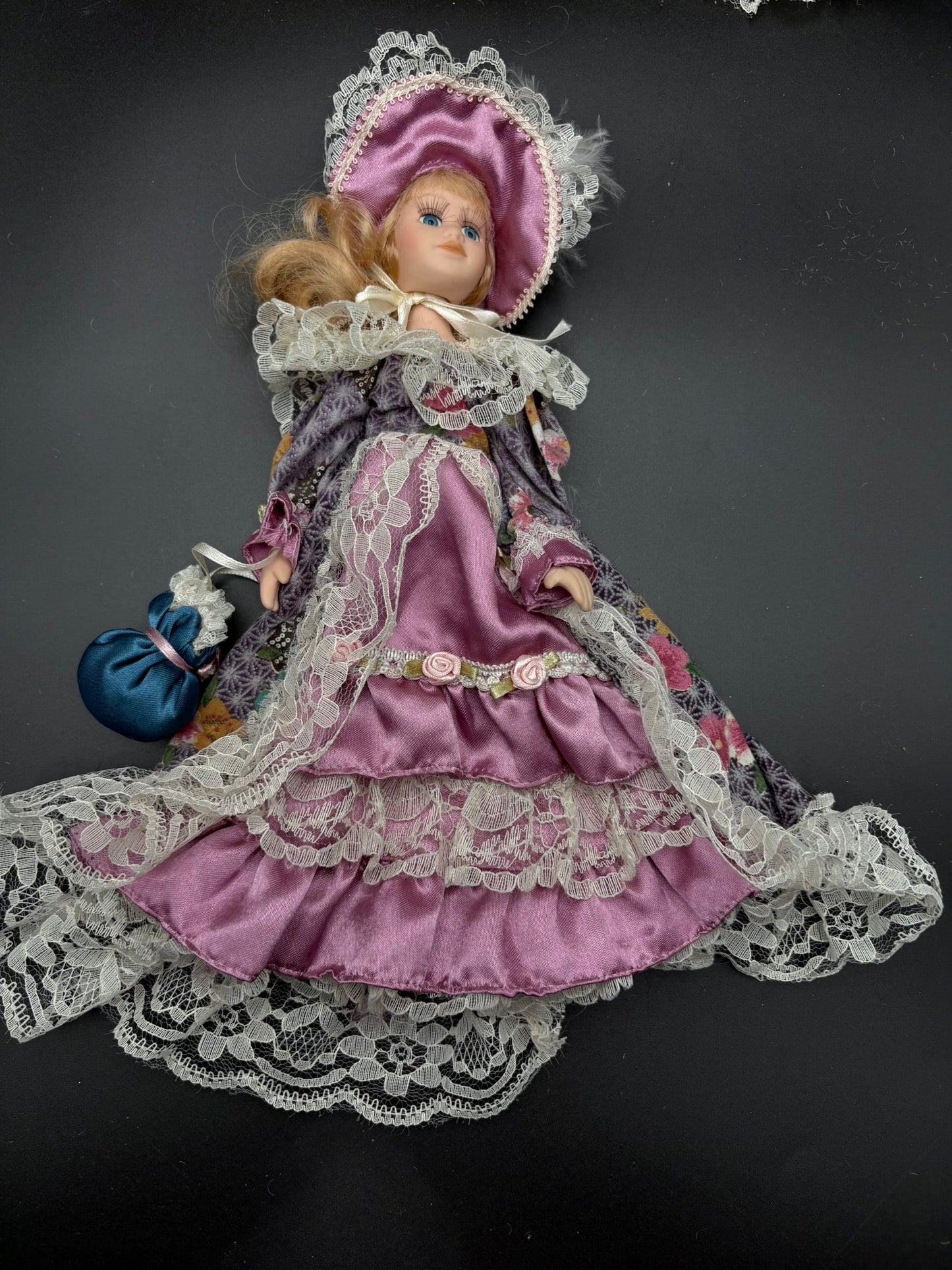 Vintage dukker(F)- 4 mindre porcelænsdukker.
