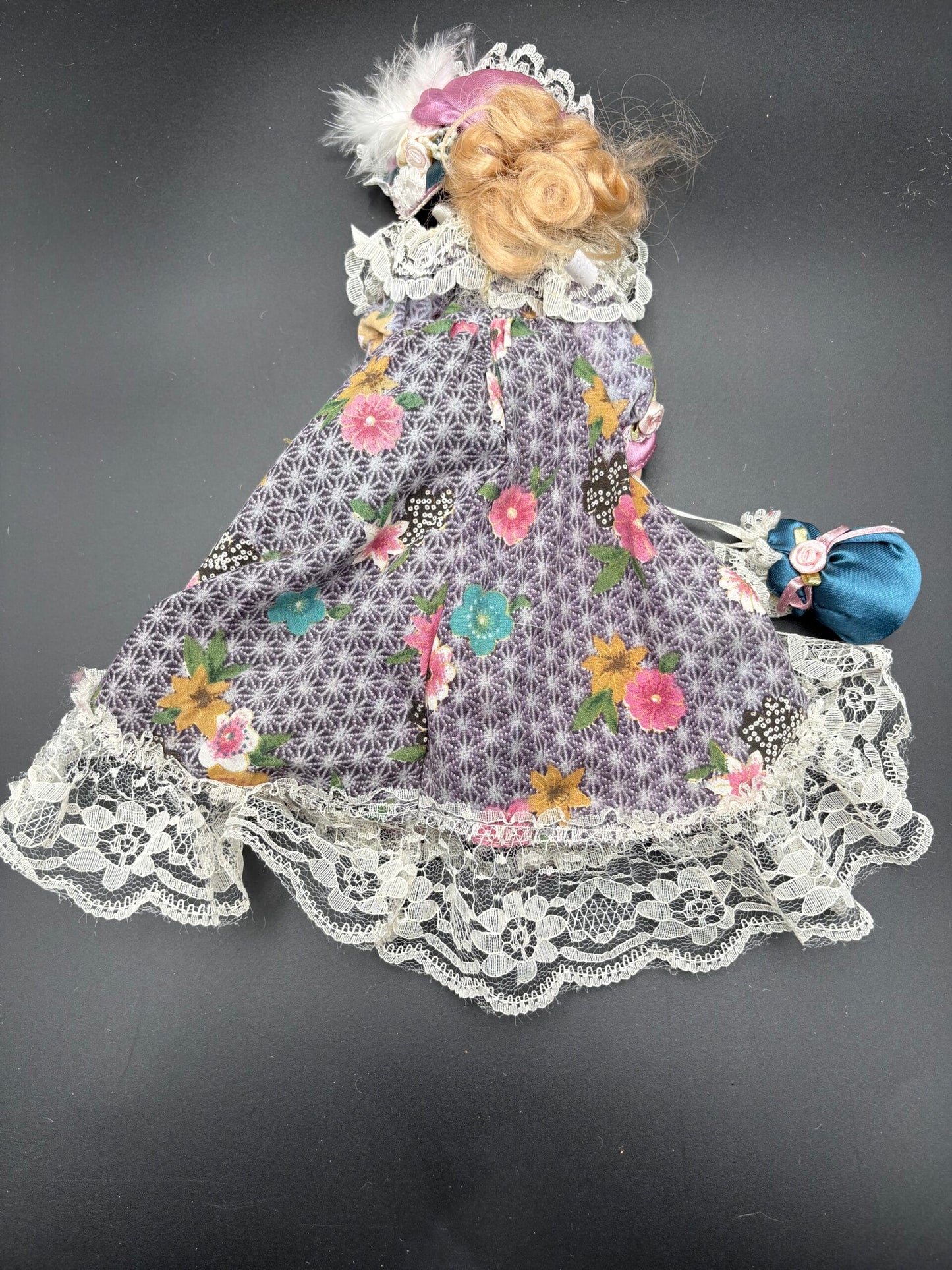 Vintage dukker(F)- 4 mindre porcelænsdukker.