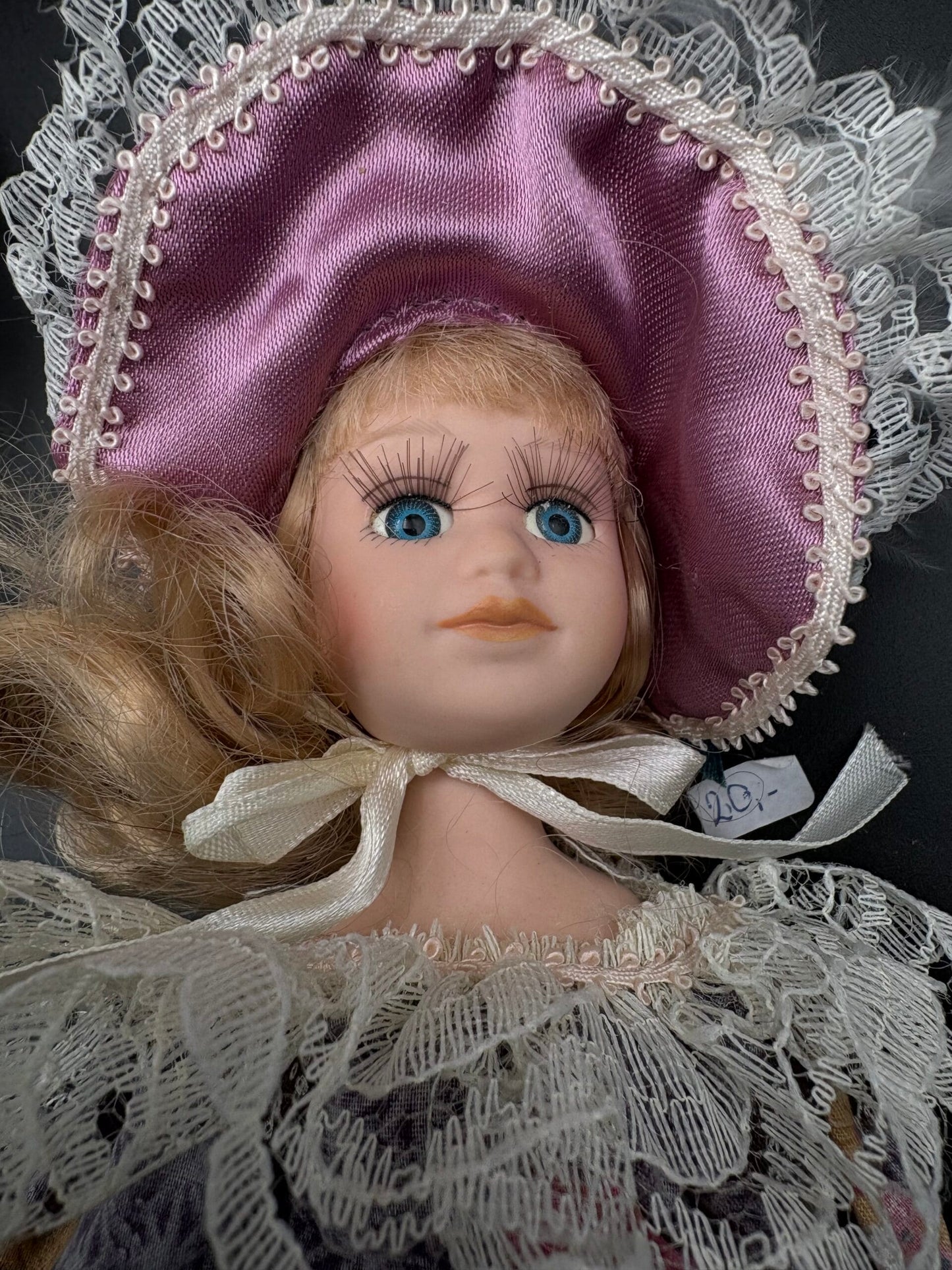 Vintage dukker(F)- 4 mindre porcelænsdukker.
