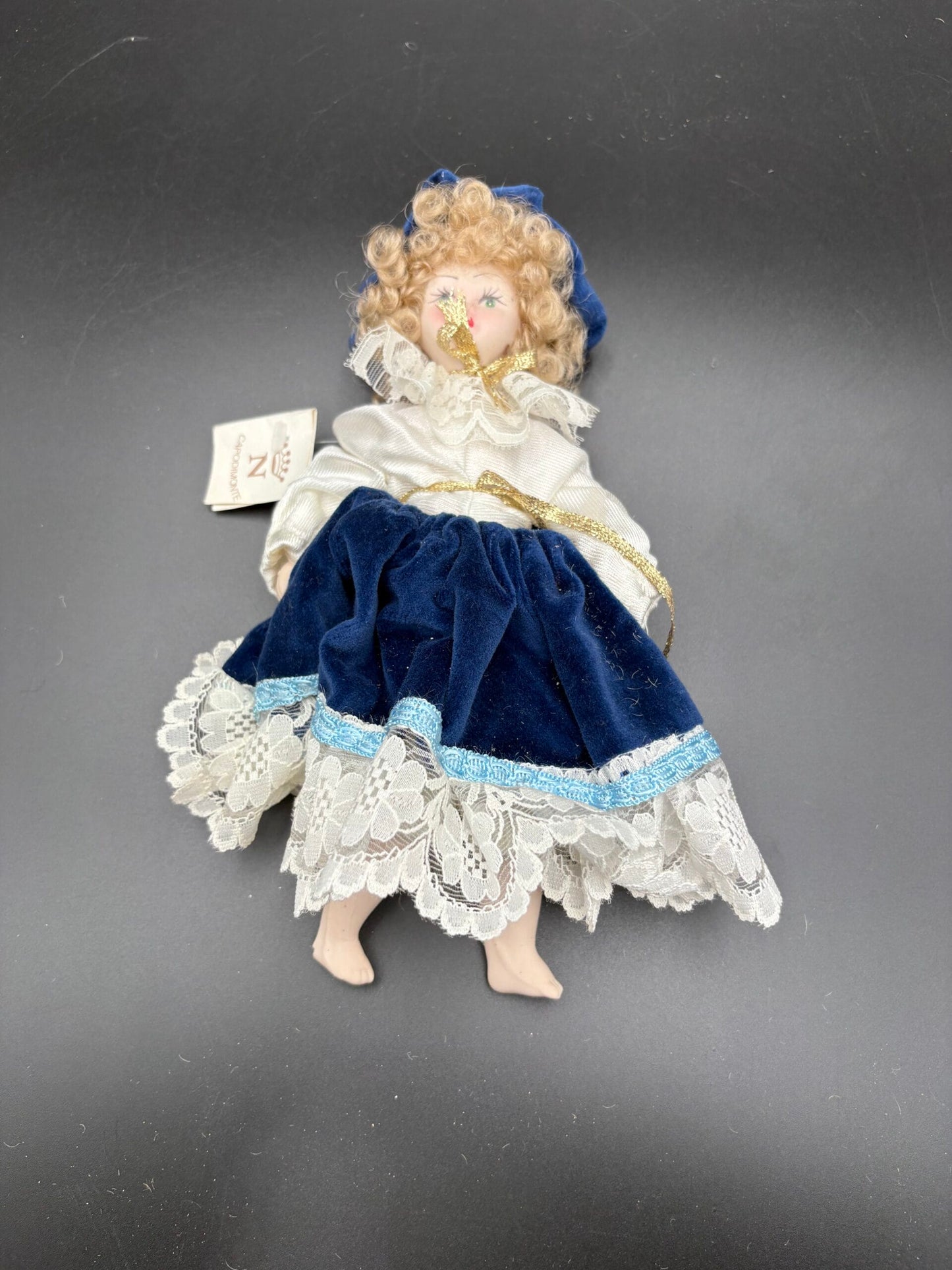 Vintage dukker(F)- 4 mindre porcelænsdukker.