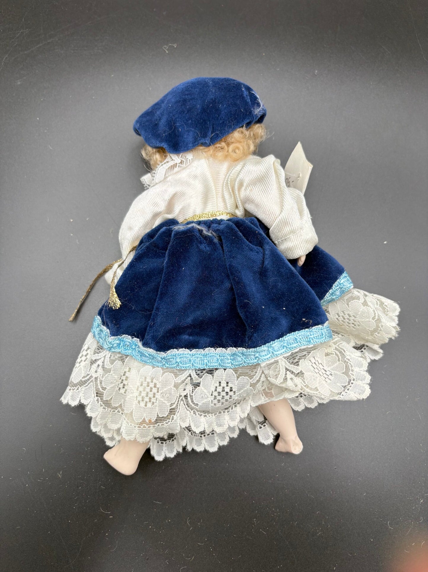 Vintage dukker(F)- 4 mindre porcelænsdukker.