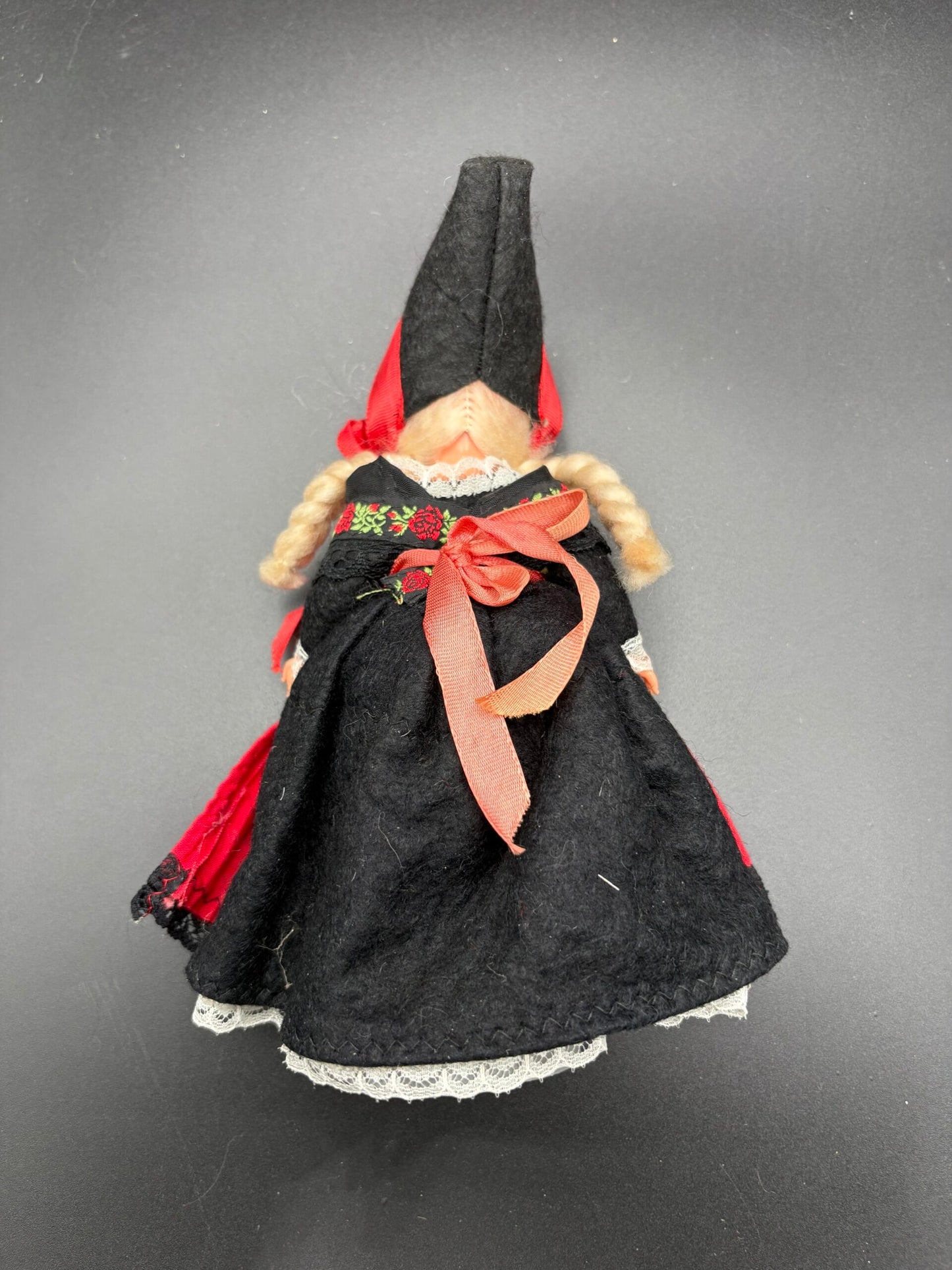 Vintage dukker(H)-5 Ældre souvenirer dukker.