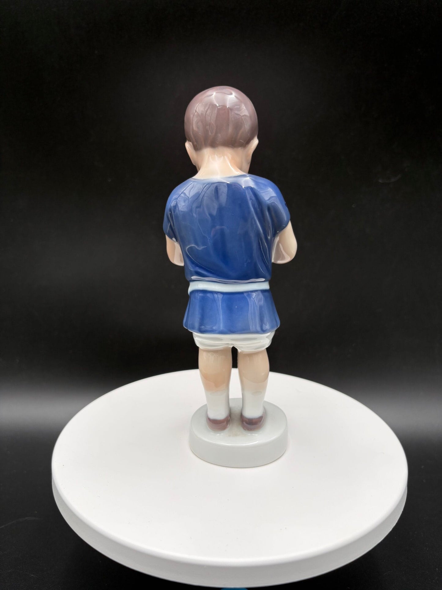 Royal Copenhagen porcelænsfigur-Dreng med hund
