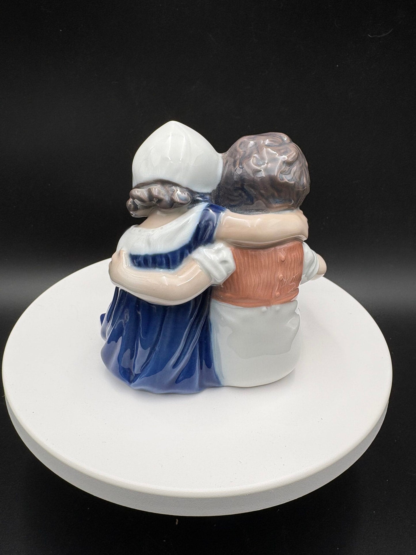 Royal Copenhagen porcelænsfigur-2 børn læser bog