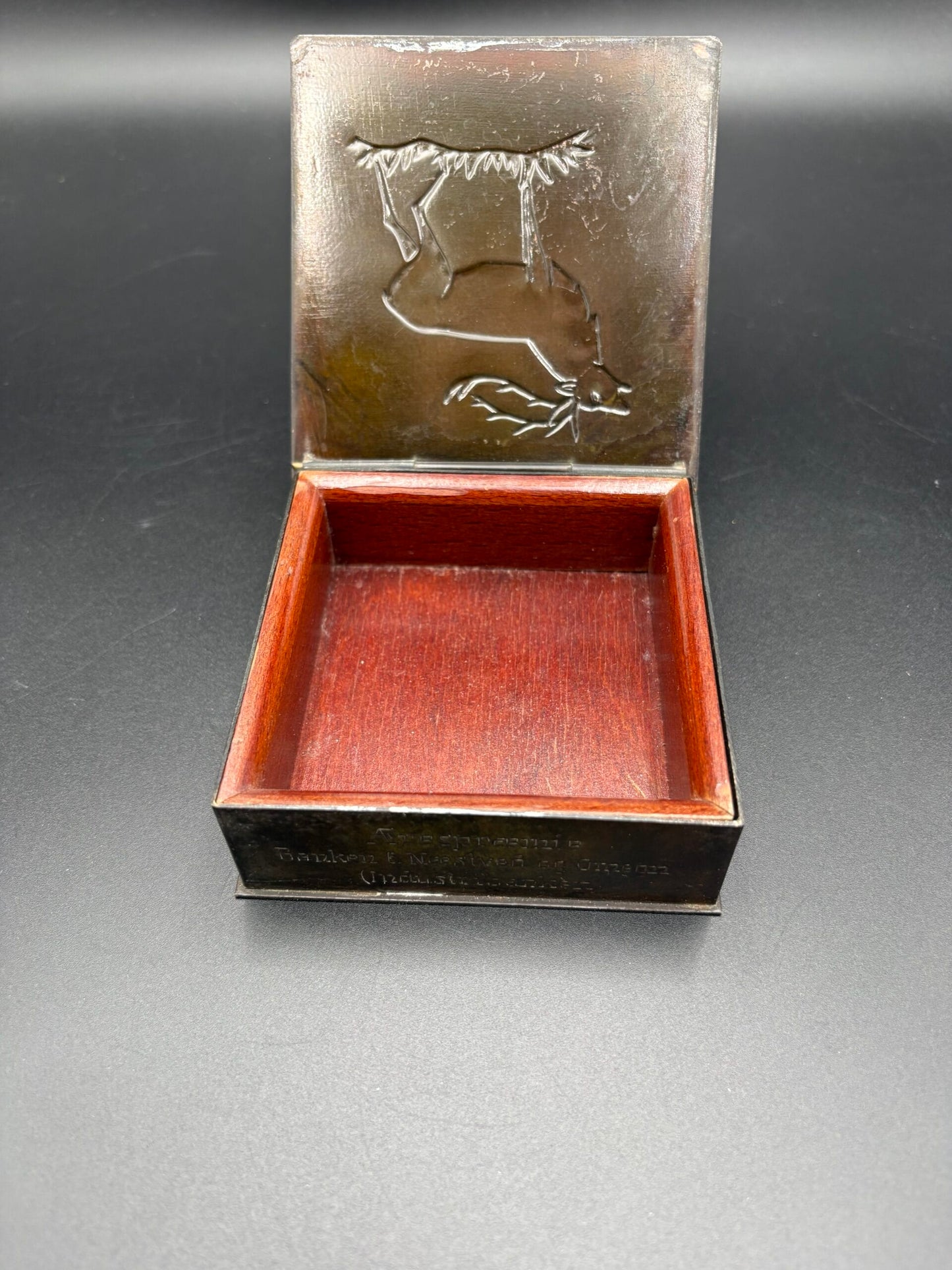 Bronze æske med Kronhjort