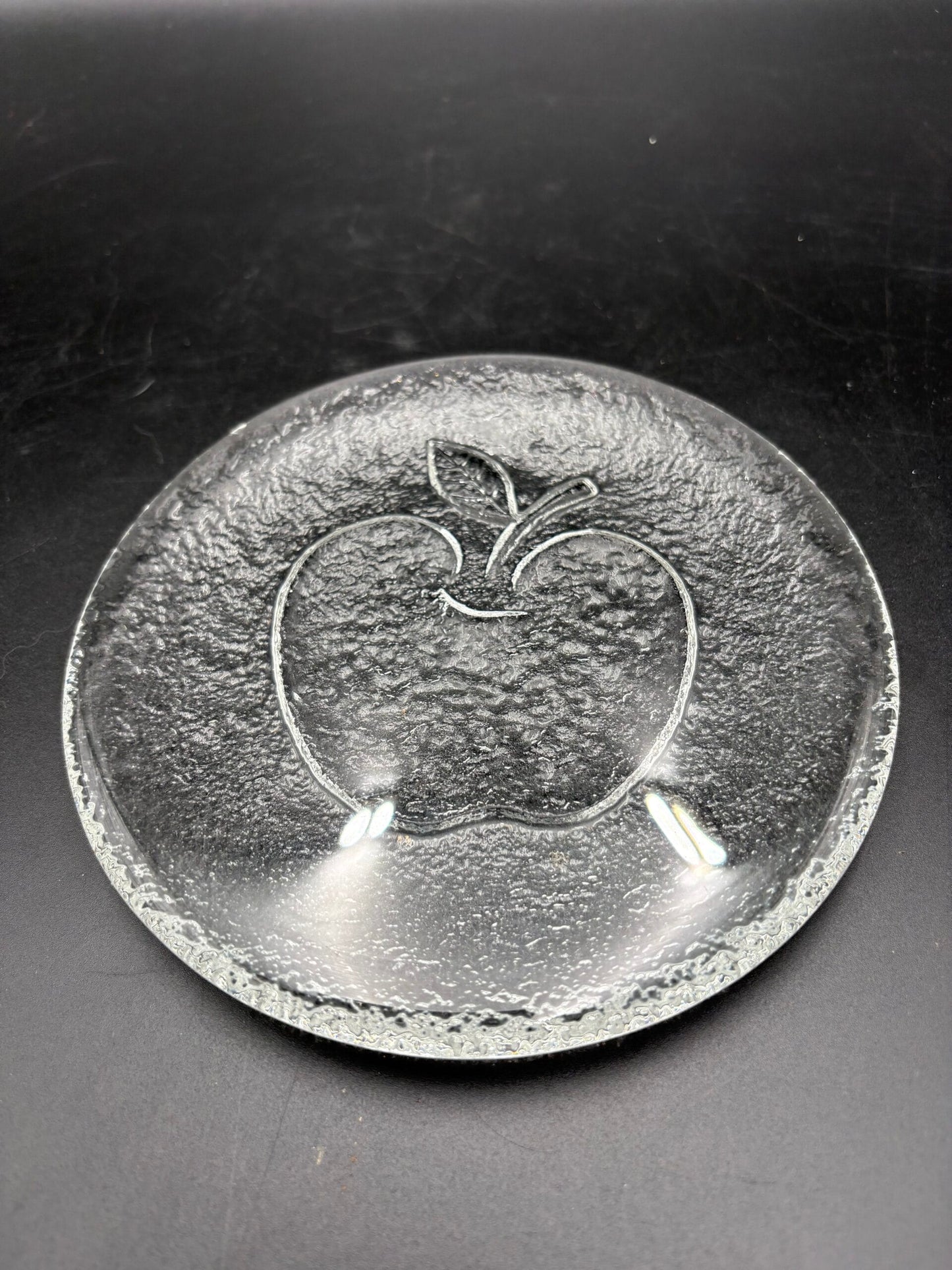 Glas brevpresse med æblemotiv ø16cm