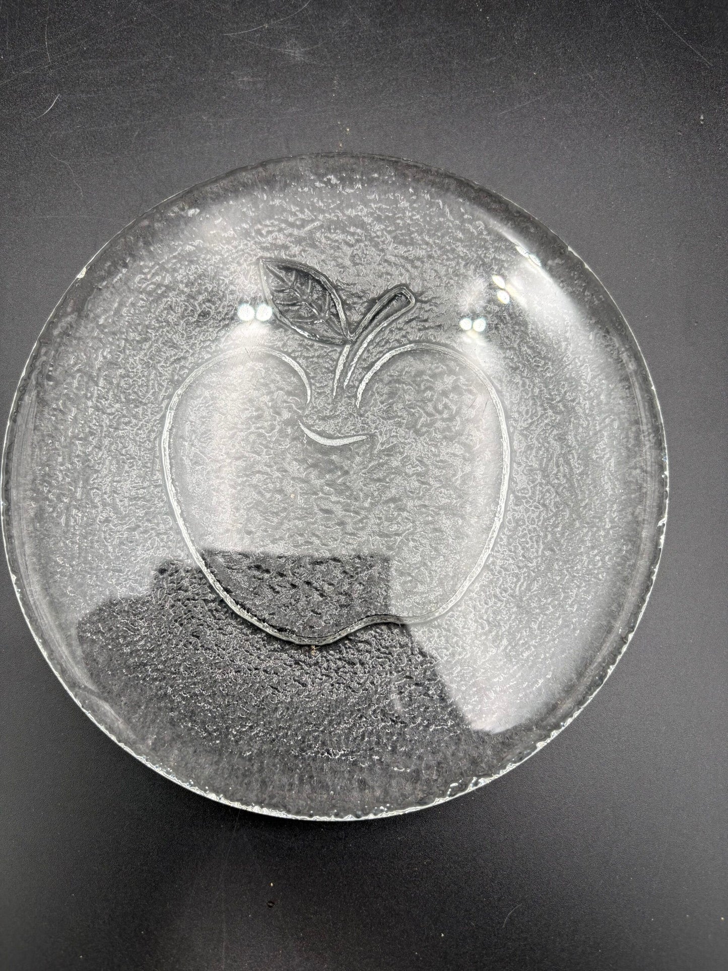 Glas brevpresse med æblemotiv ø16cm