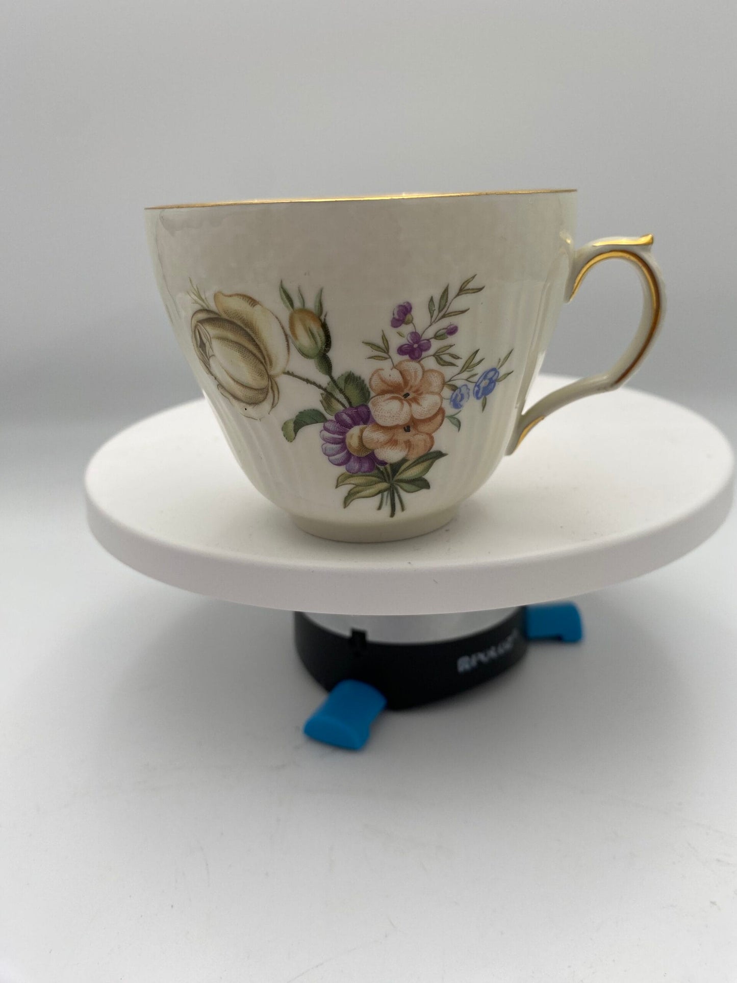 Royal Copenhagen, Frijsenborg kaffe-og spisestel-83 dele
