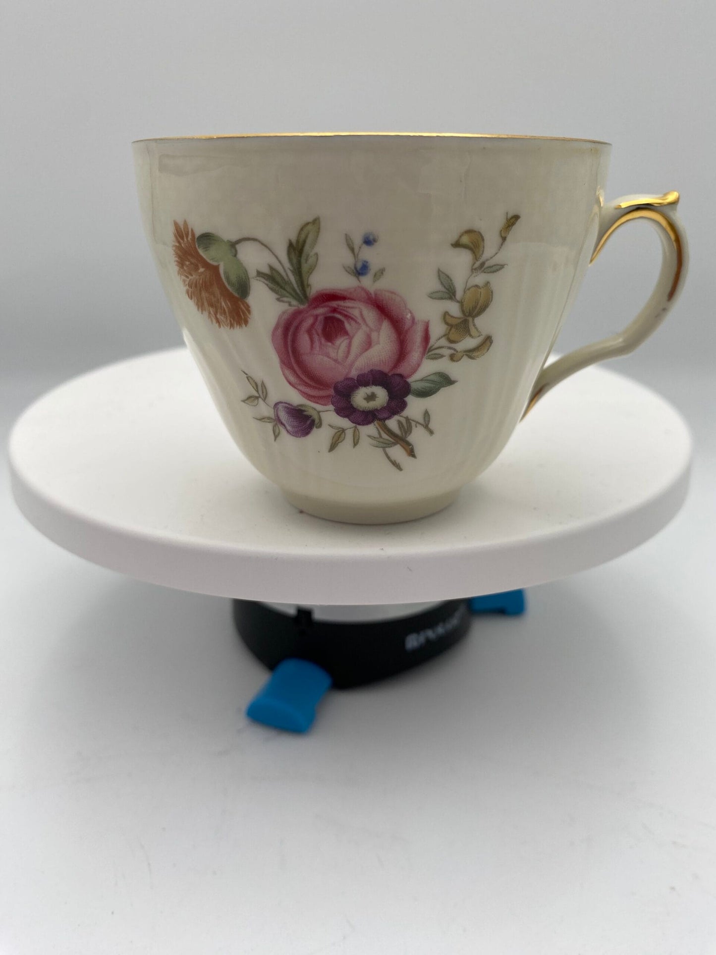 Royal Copenhagen, Frijsenborg kaffe-og spisestel-83 dele