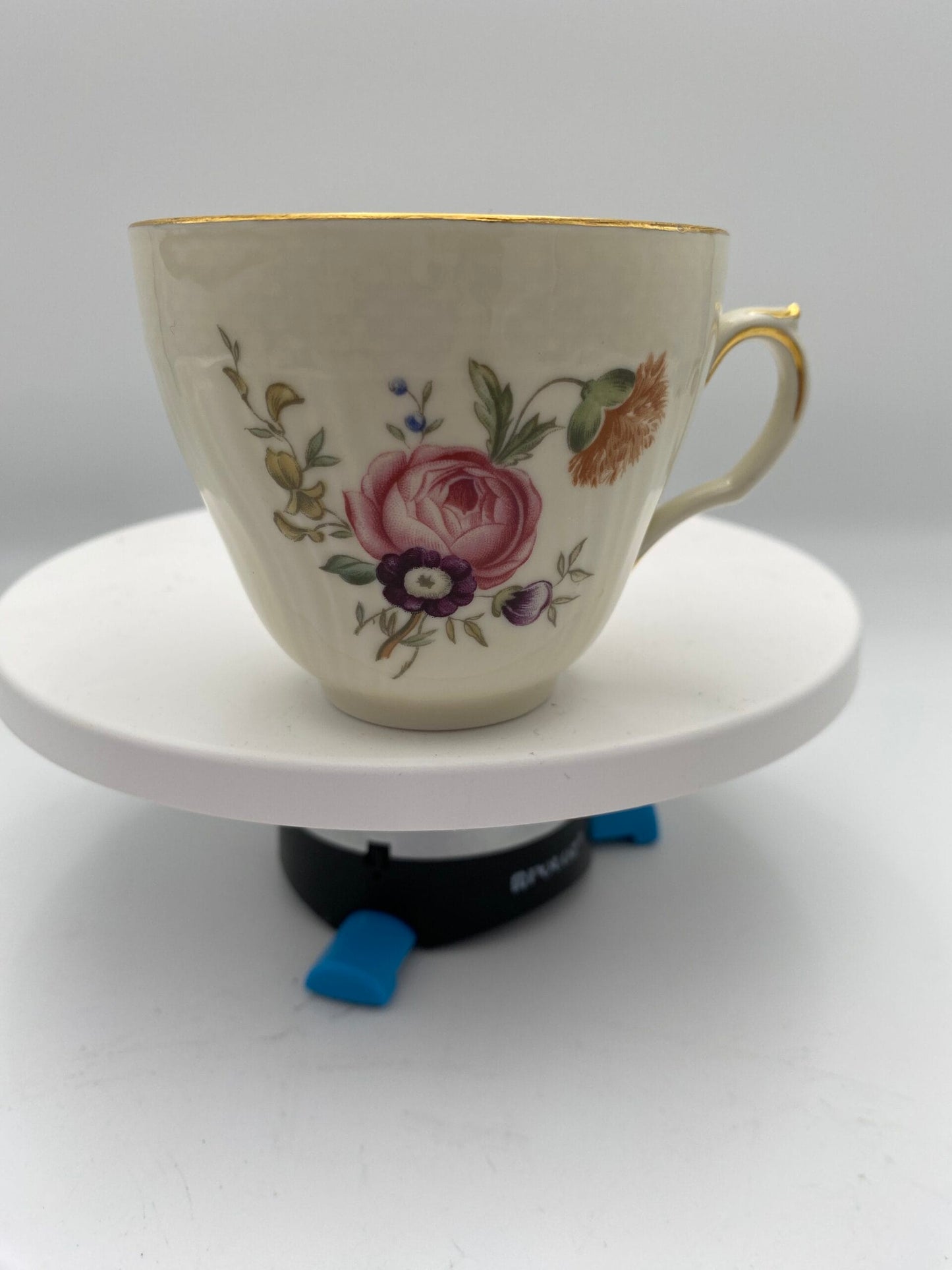 Royal Copenhagen, Frijsenborg kaffe-og spisestel-83 dele