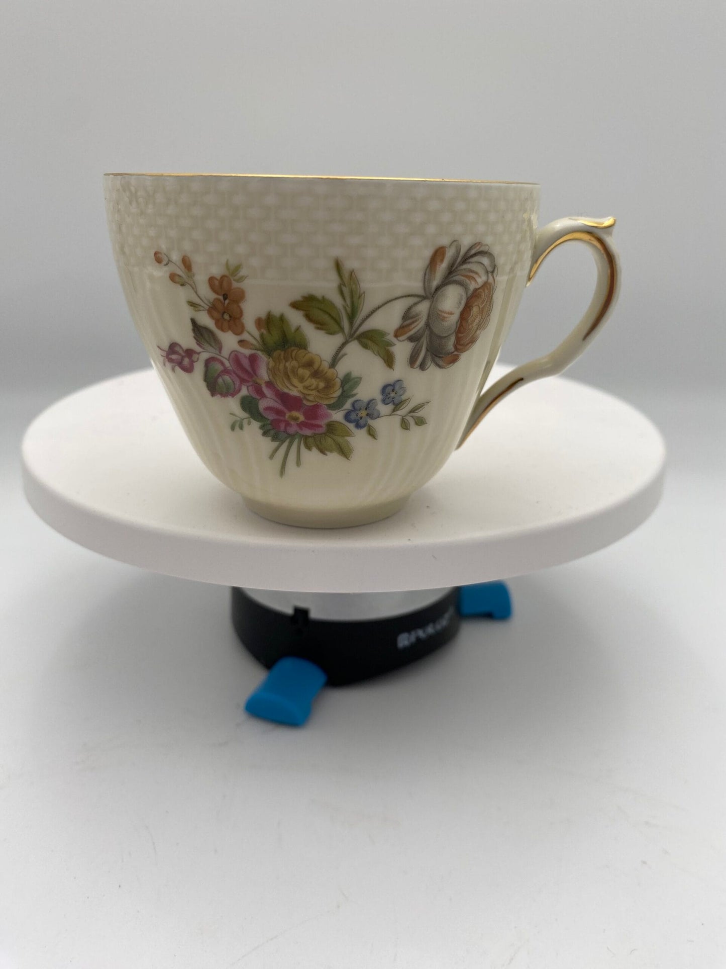 Royal Copenhagen, Frijsenborg kaffe-og spisestel-83 dele
