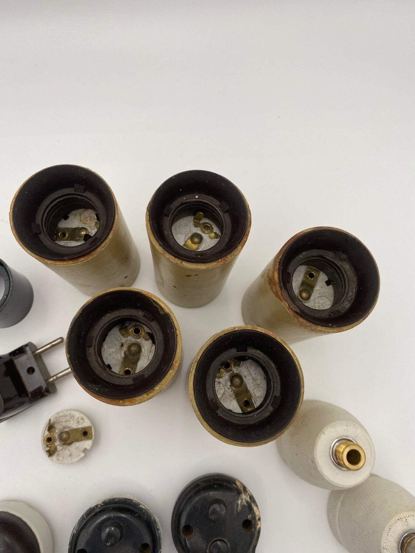 Gammeldags kontakter m.m.