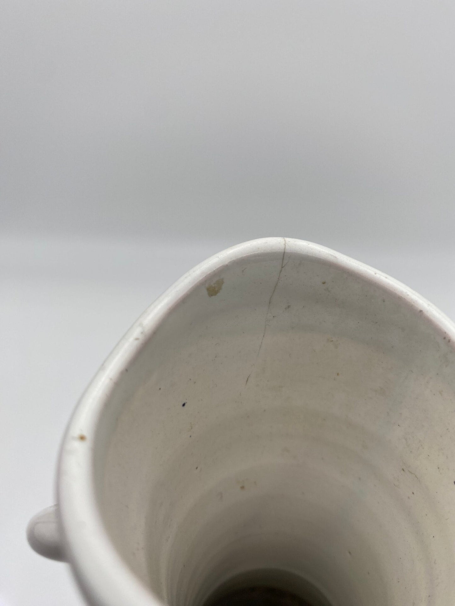 Keramik vase med flettet læderhank