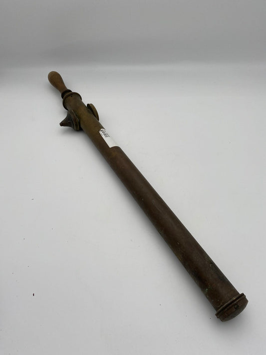 Gammel Messing sprøjte