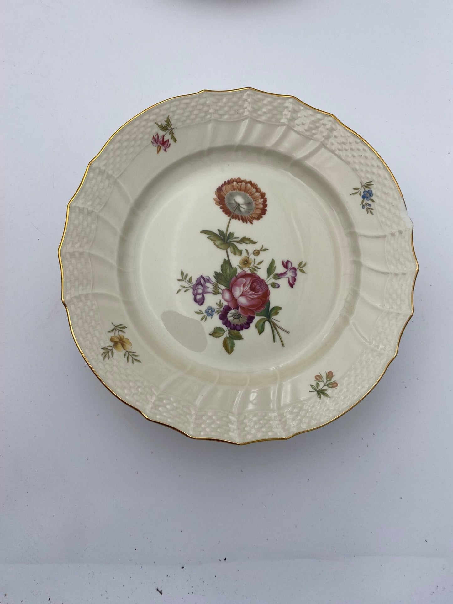 Royal Copenhagen, Frijsenborg kaffe-og spisestel-83 dele